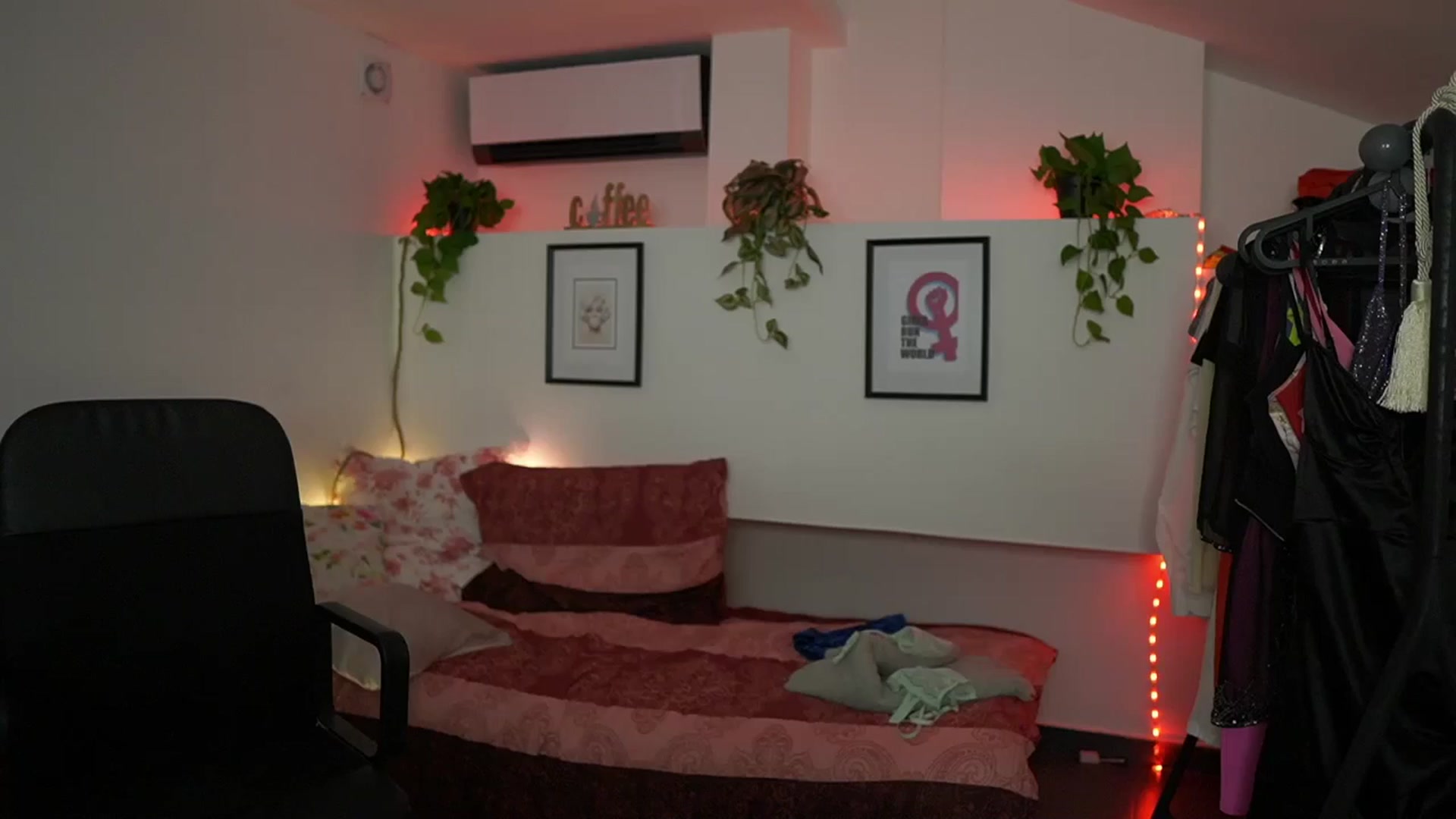 Gallery image thumbnail from Alexis__Texas's myfreecams stream on, 11/22/2024, 20:58 image 7 of 20