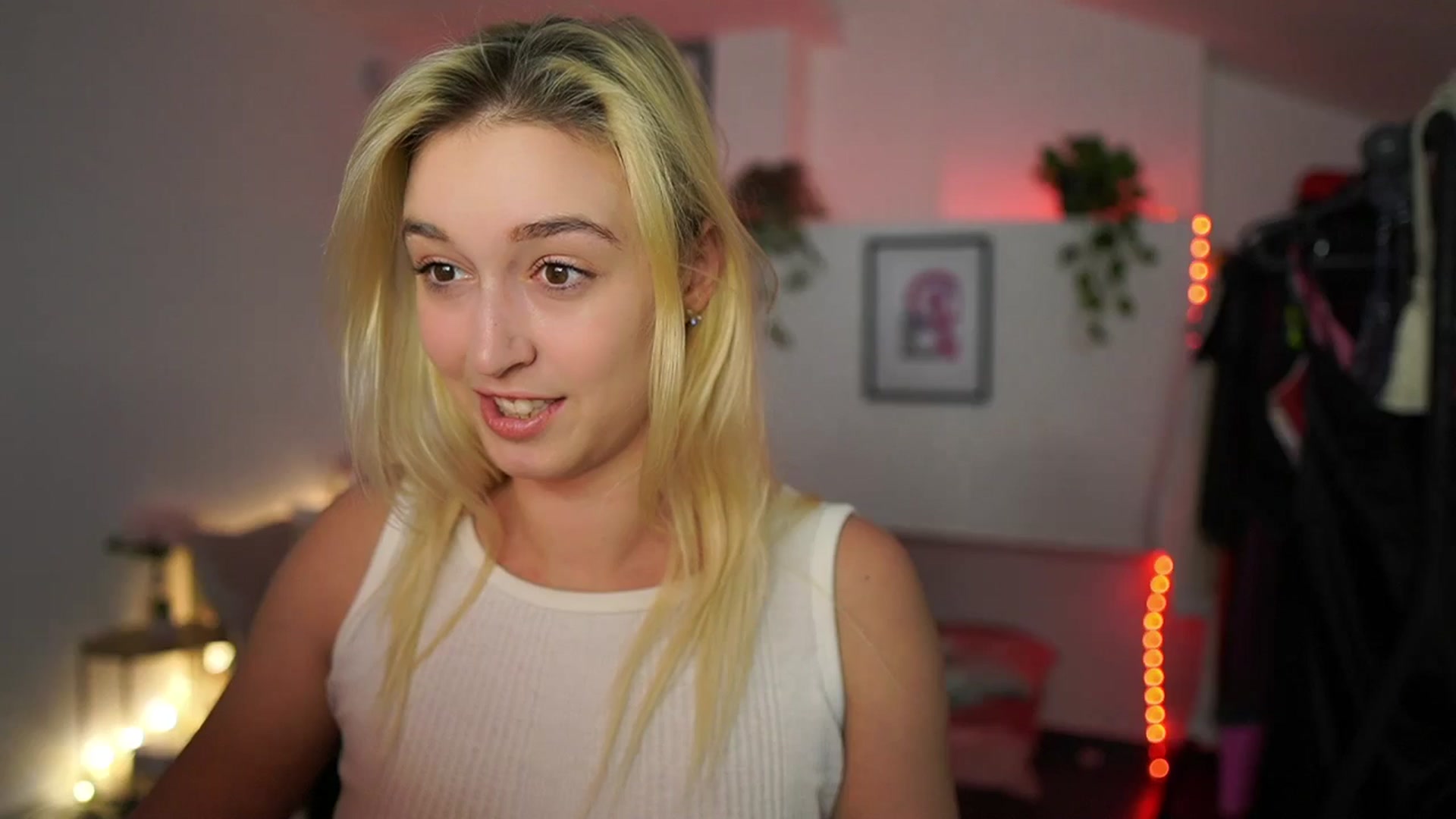 Gallery image thumbnail from Alexis__Texas's myfreecams stream on, 11/22/2024, 20:58 image 19 of 20
