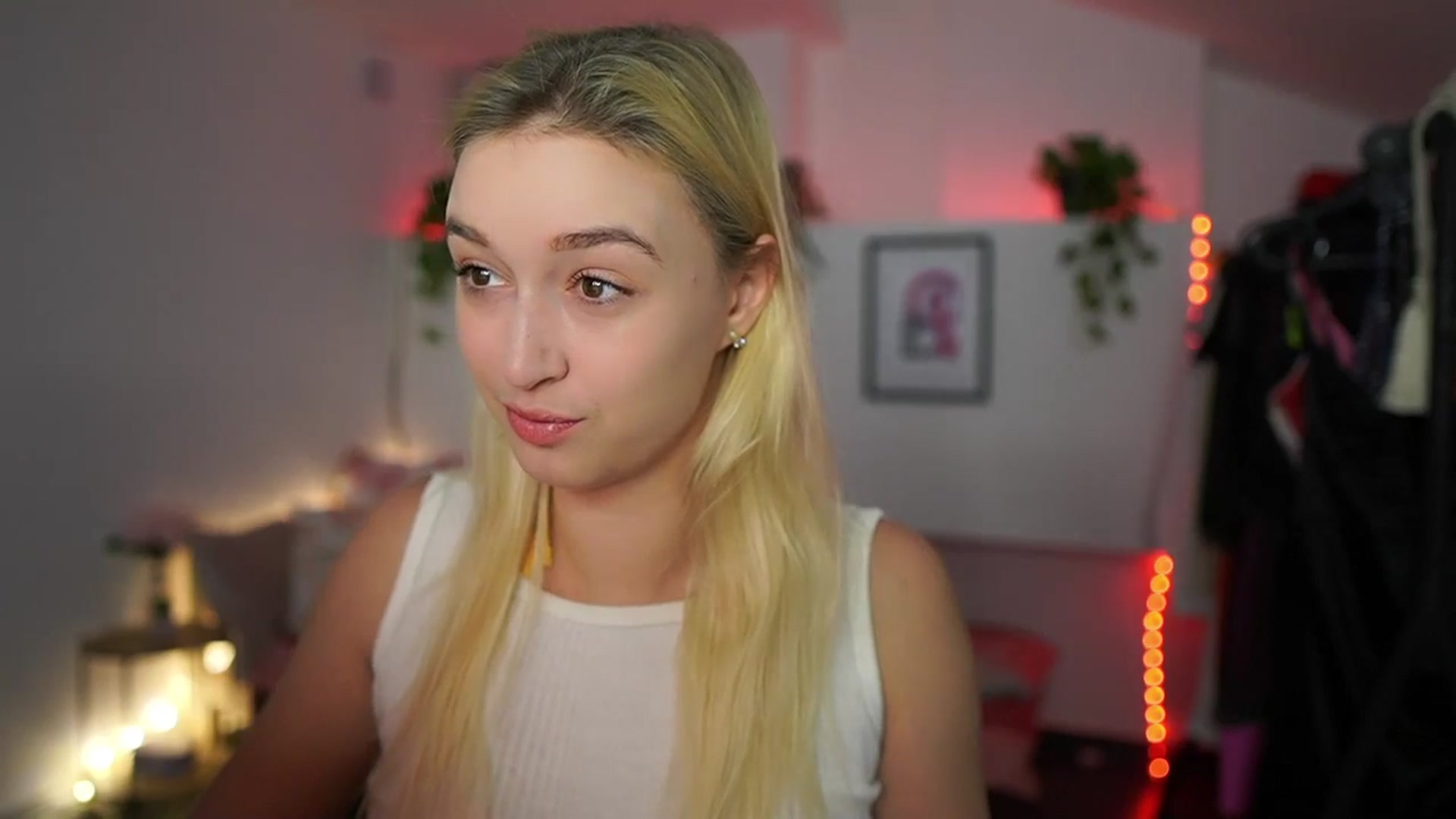 Gallery image thumbnail from Alexis__Texas's myfreecams stream on, 11/22/2024, 20:58 image 6 of 20