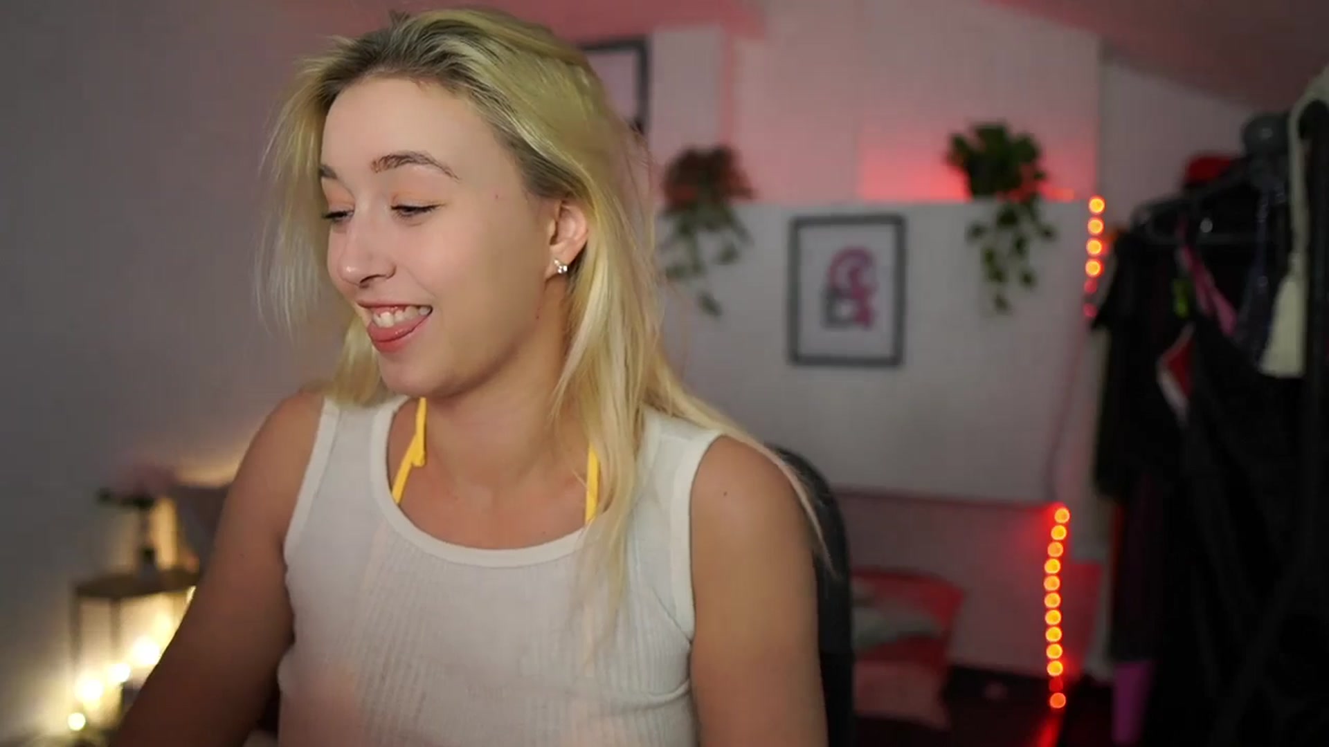 Gallery image thumbnail from Alexis__Texas's myfreecams stream on, 11/22/2024, 20:58 image 11 of 20