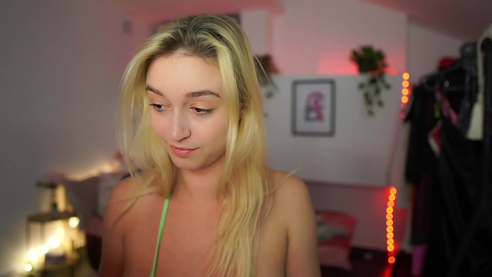 Gallery image thumbnail from Alexis__Texas's myfreecams stream on, 11/22/2024, 21:29 image 18 of 20