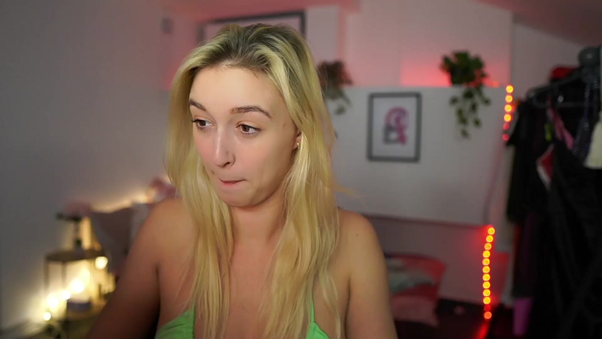 Gallery image thumbnail from Alexis__Texas's myfreecams stream on, 11/22/2024, 22:31 image 7 of 20