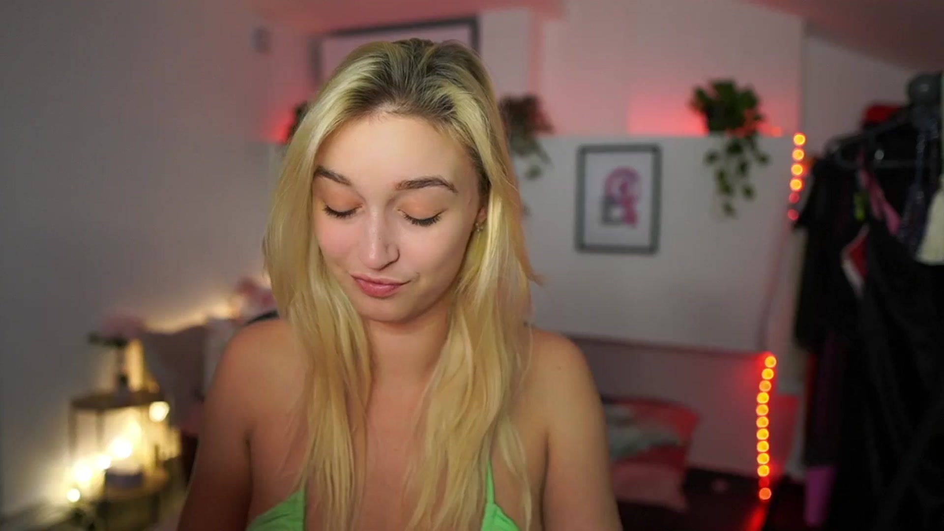 Gallery image thumbnail from Alexis__Texas's myfreecams stream on, 11/22/2024, 22:31 image 6 of 20
