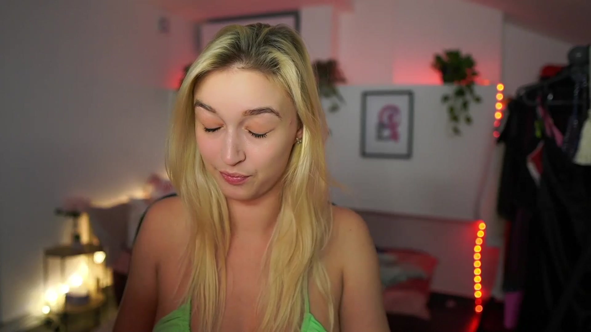 Gallery image thumbnail from Alexis__Texas's myfreecams stream on, 11/22/2024, 22:31 image 8 of 20