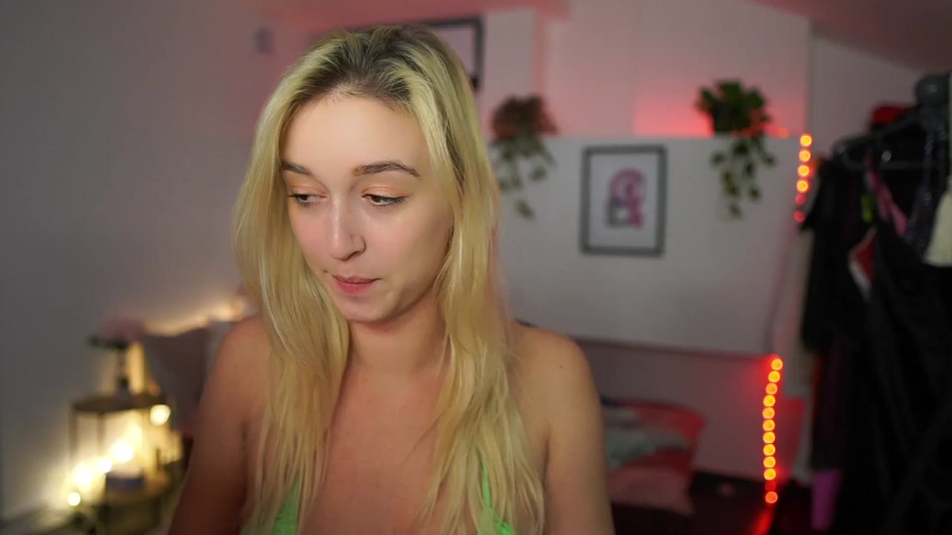 Gallery image thumbnail from Alexis__Texas's myfreecams stream on, 11/22/2024, 22:31 image 4 of 20