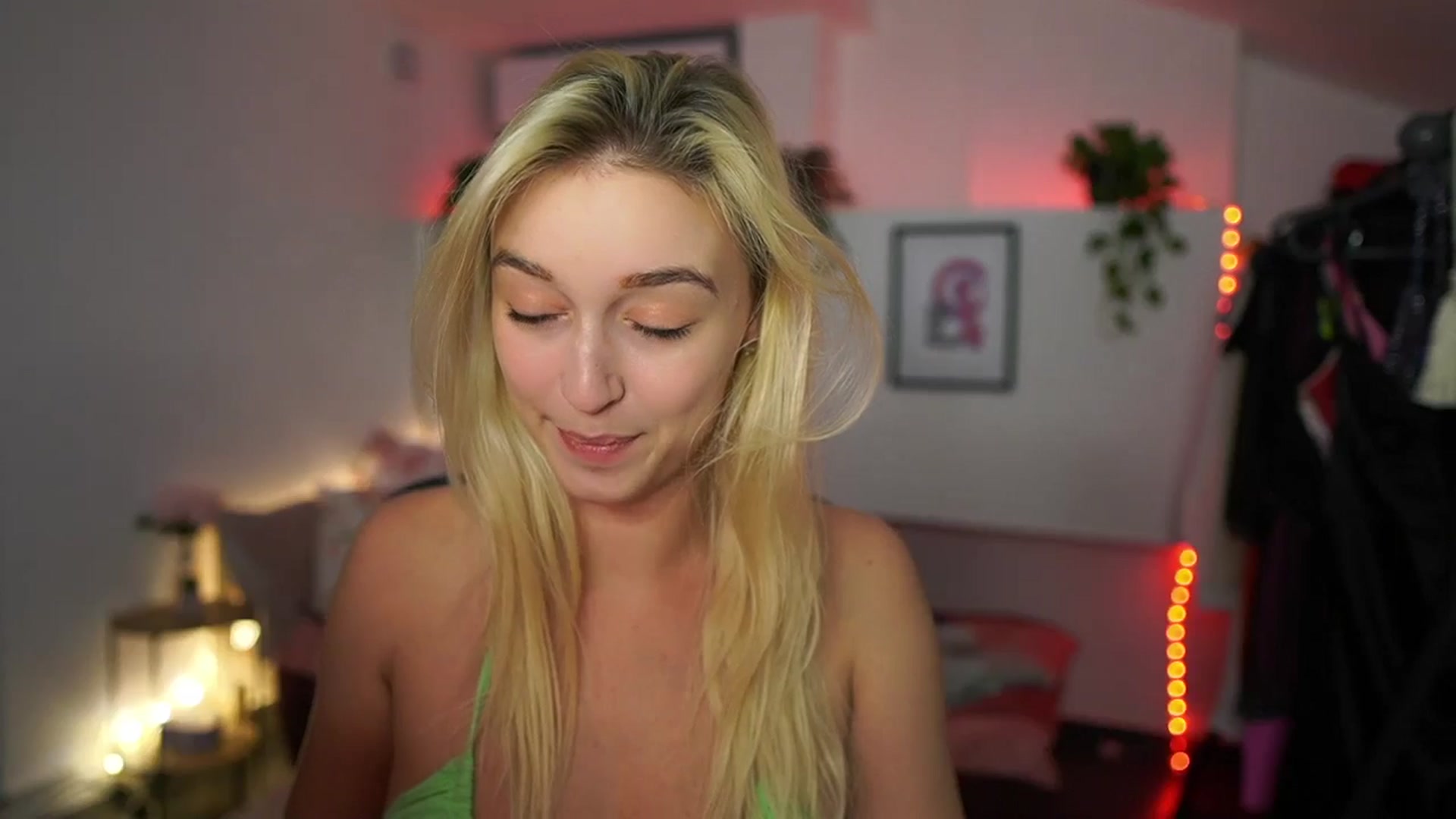 Gallery image thumbnail from Alexis__Texas's myfreecams stream on, 11/22/2024, 22:31 image 5 of 20