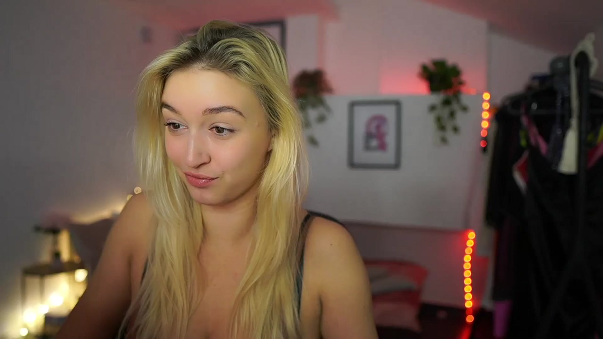 Gallery image thumbnail from Alexis__Texas's myfreecams stream on, 11/23/2024, 14:51 image 10 of 20