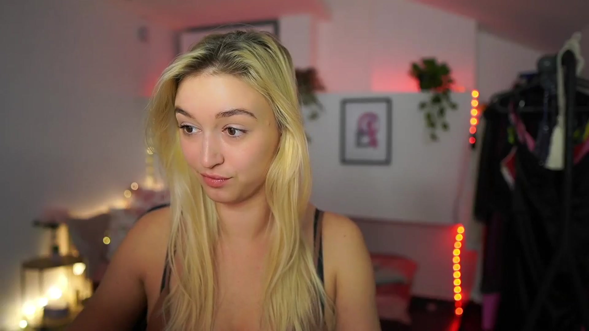 Gallery image thumbnail from Alexis__Texas's myfreecams stream on, 11/23/2024, 16:30 image 2 of 20