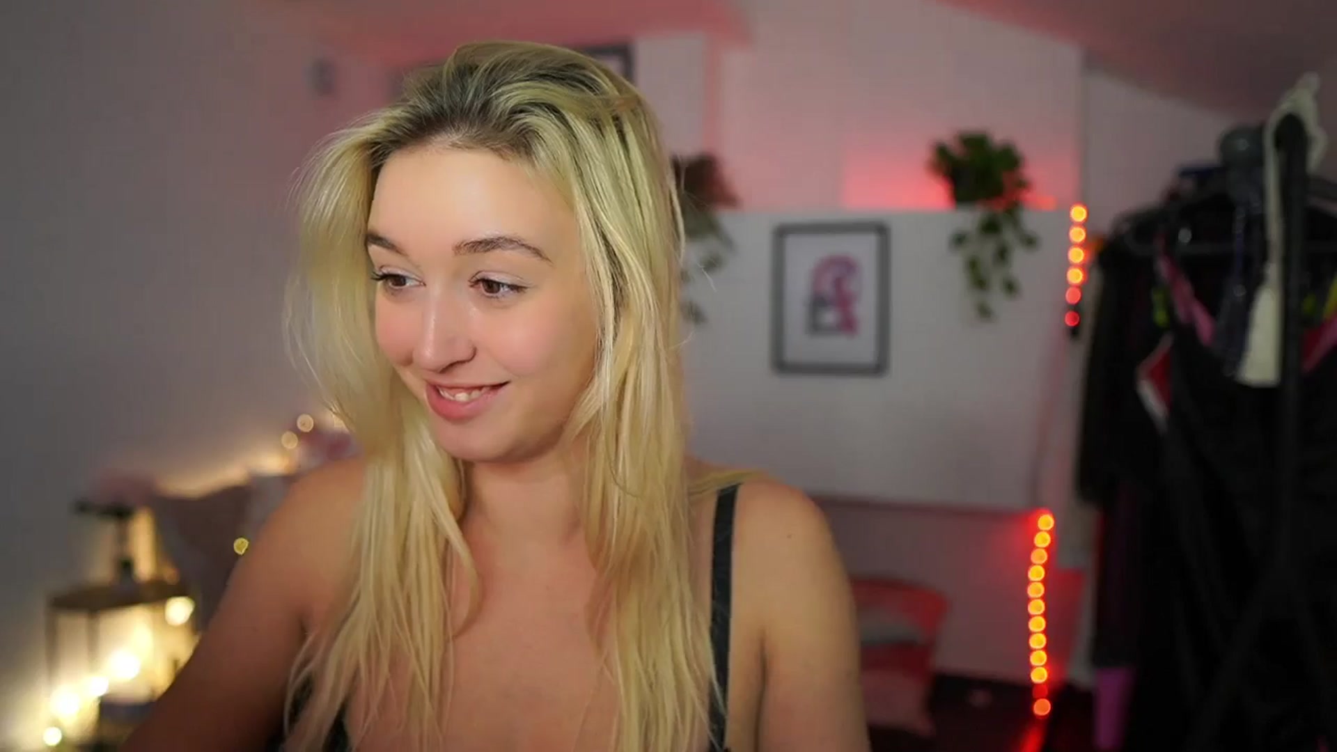 Gallery image thumbnail from Alexis__Texas's myfreecams stream on, 11/23/2024, 16:30 image 17 of 20