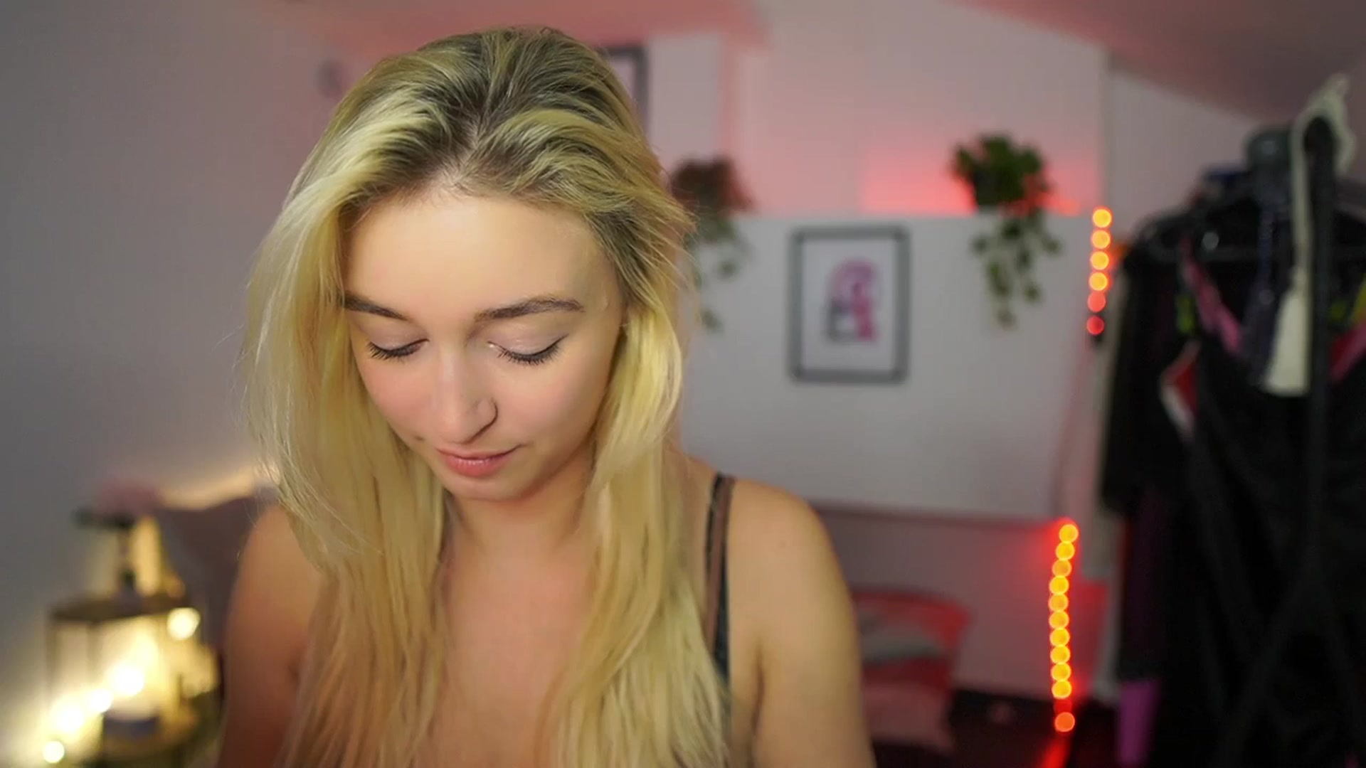 Gallery image thumbnail from Alexis__Texas's myfreecams stream on, 11/23/2024, 16:30 image 7 of 20