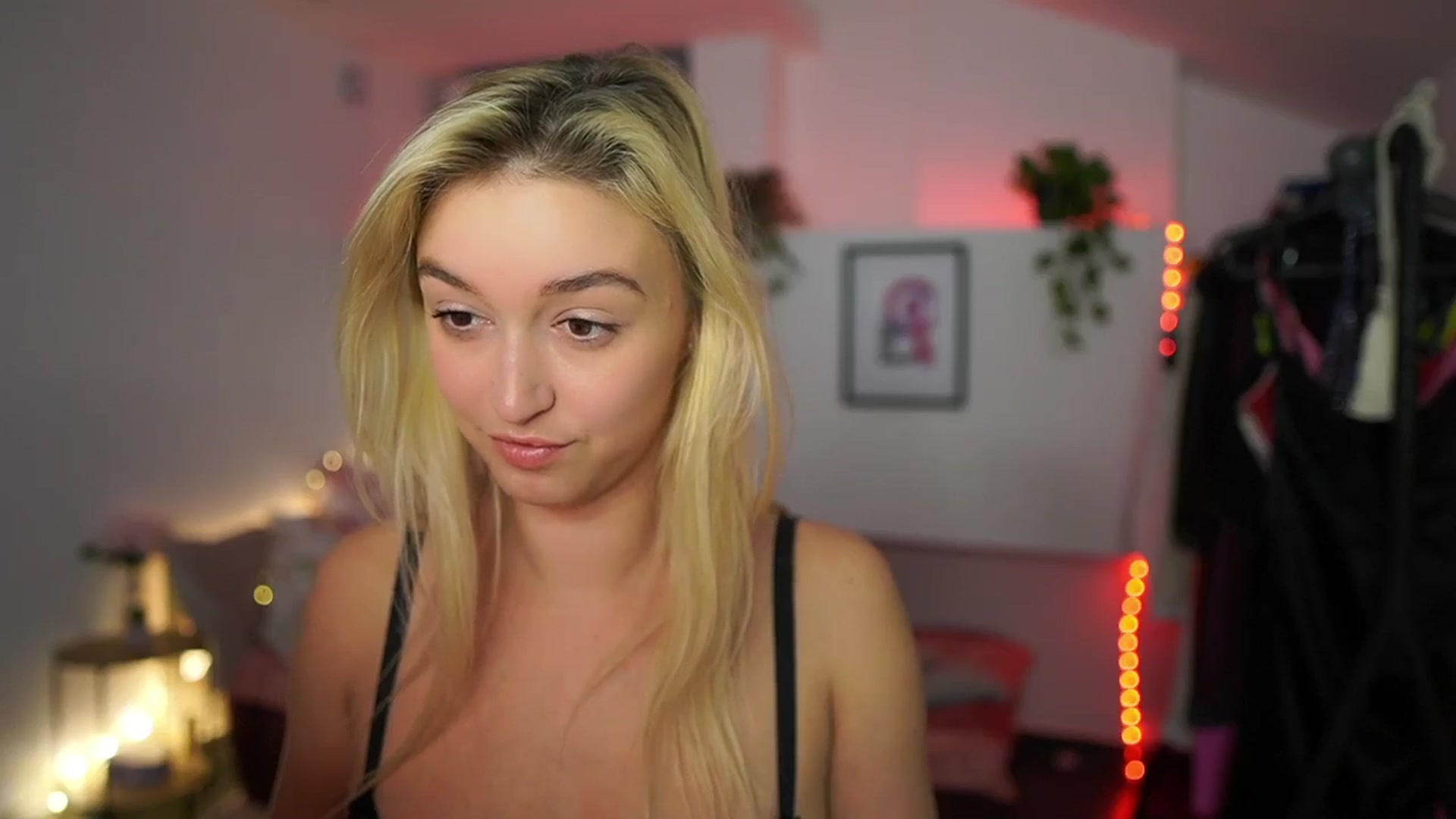 Gallery image thumbnail from Alexis__Texas's myfreecams stream on, 11/23/2024, 16:30 image 15 of 20