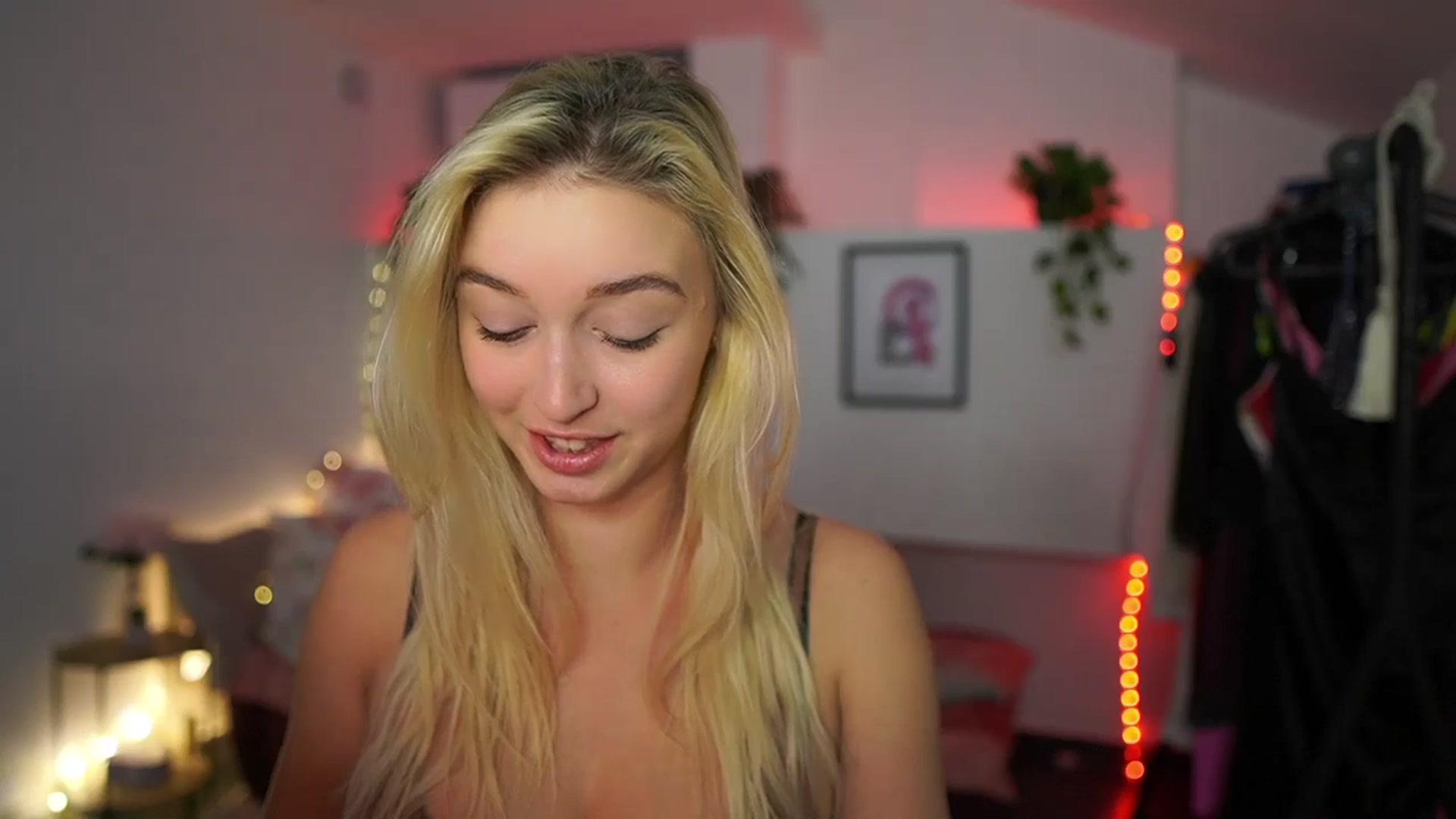 Gallery image thumbnail from Alexis__Texas's myfreecams stream on, 11/23/2024, 16:30 image 4 of 20