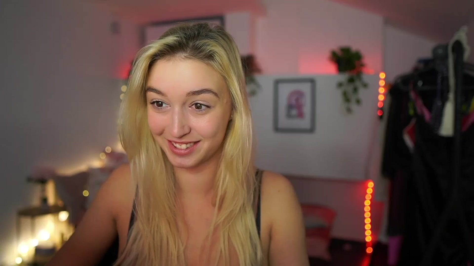 Gallery image thumbnail from Alexis__Texas's myfreecams stream on, 11/23/2024, 16:30 image 5 of 20