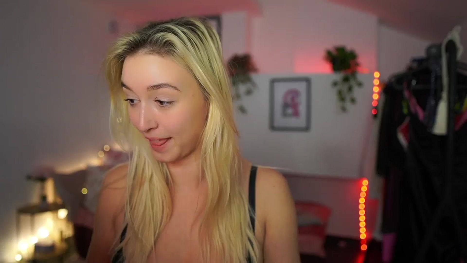 Gallery image thumbnail from Alexis__Texas's myfreecams stream on, 11/23/2024, 16:30 image 13 of 20