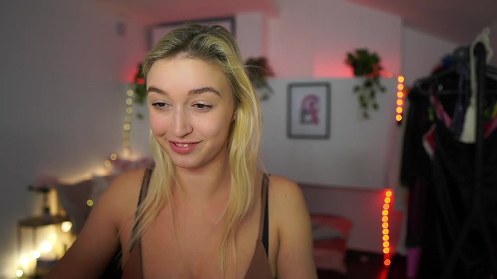 Gallery image thumbnail from Alexis__Texas's myfreecams stream on, 11/23/2024, 18:07 image 7 of 20
