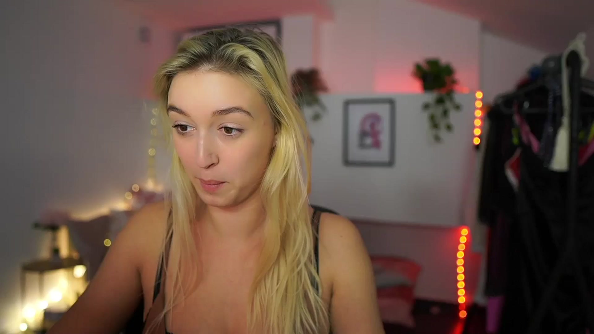 Gallery image thumbnail from Alexis__Texas's myfreecams stream on, 11/23/2024, 18:07 image 15 of 20