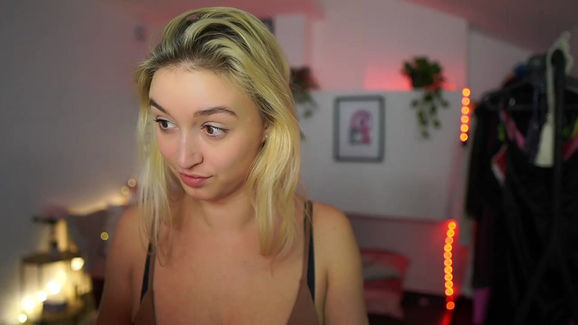 Gallery image thumbnail from Alexis__Texas's myfreecams stream on, 11/23/2024, 18:07 image 10 of 20