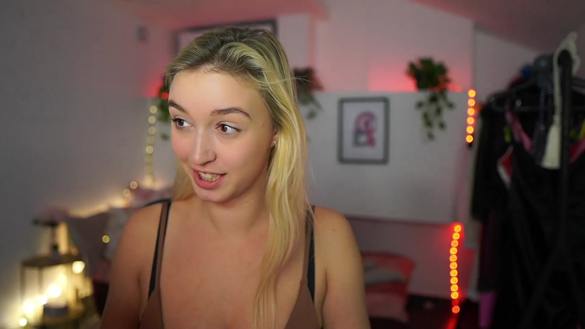 Gallery image thumbnail from Alexis__Texas's myfreecams stream on, 11/23/2024, 18:07 image 5 of 20