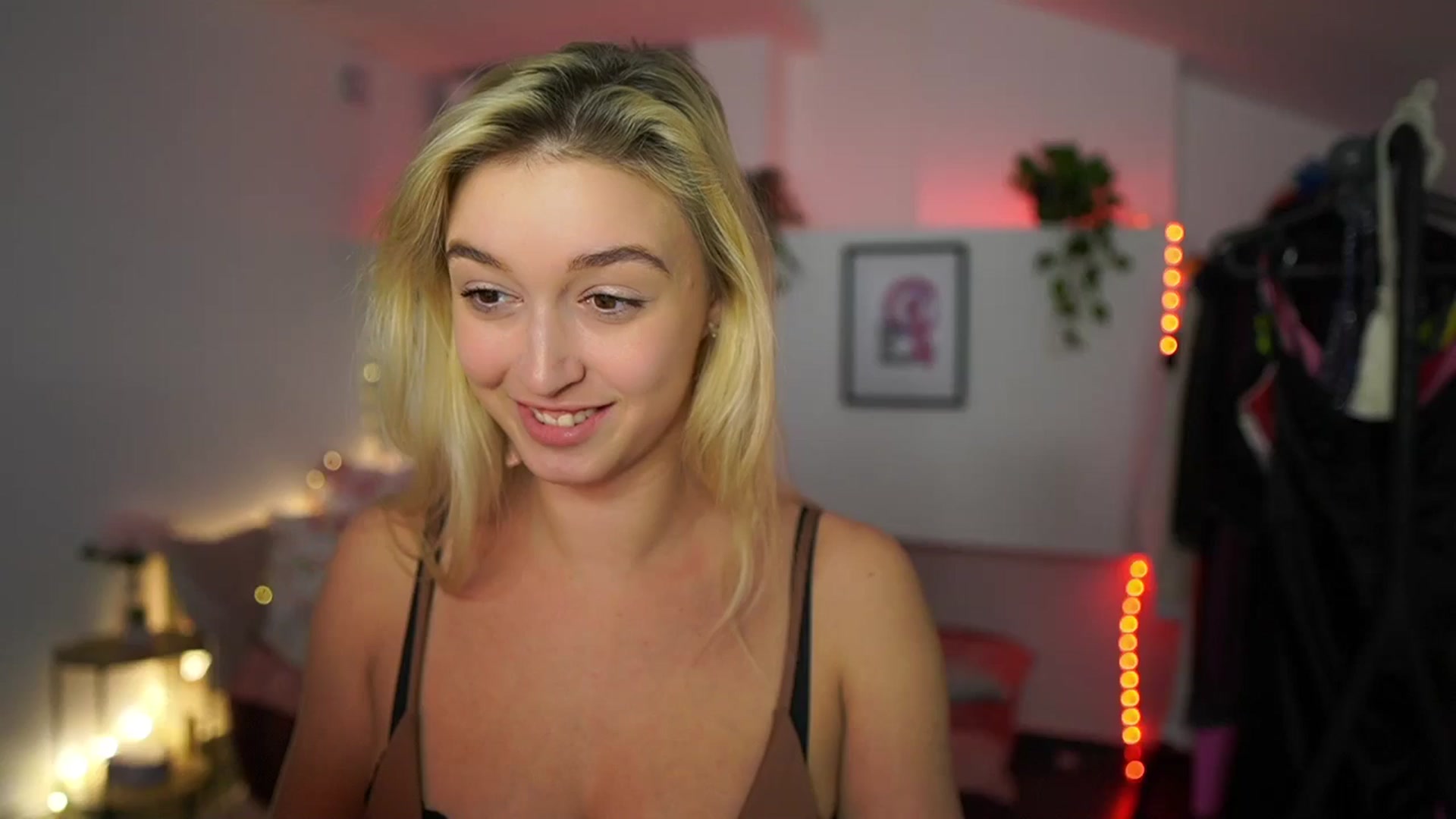 Gallery image thumbnail from Alexis__Texas's myfreecams stream on, 11/23/2024, 18:07 image 13 of 20