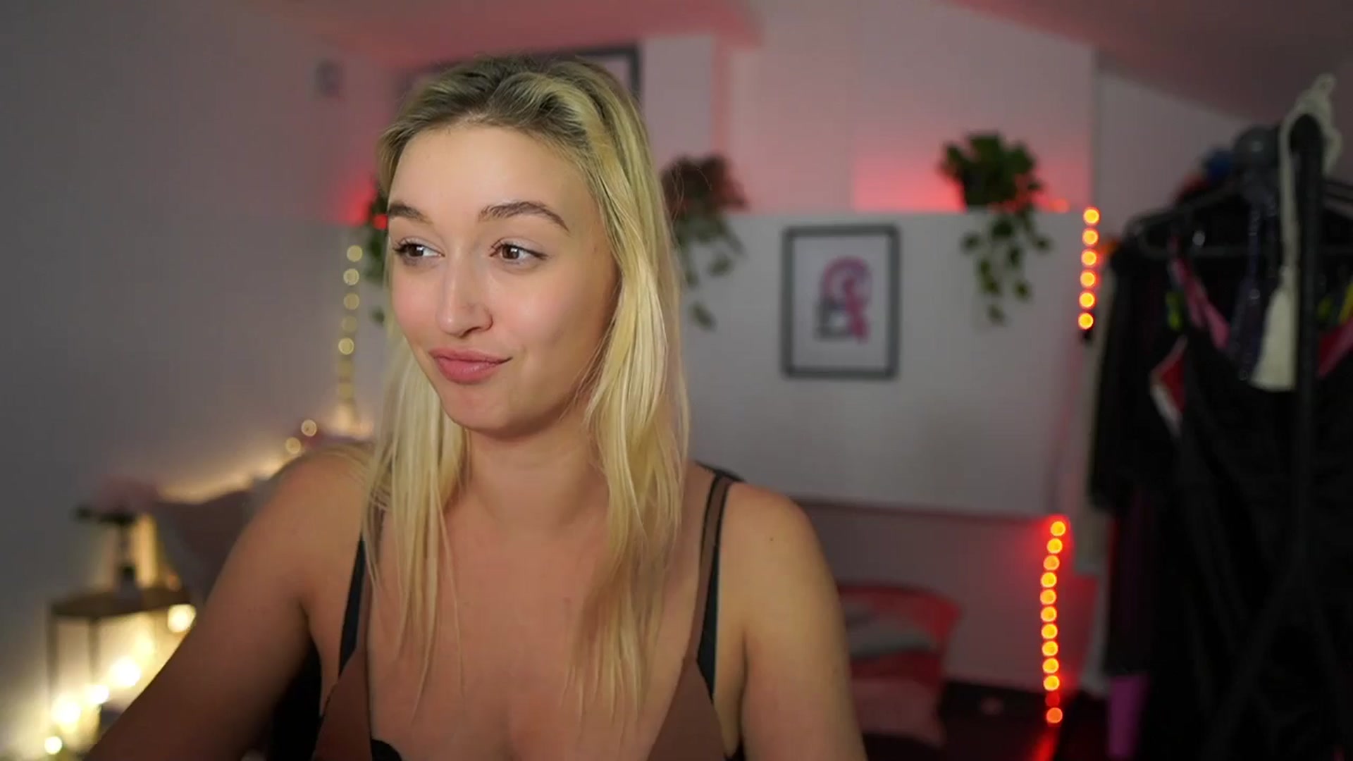 Gallery image thumbnail from Alexis__Texas's myfreecams stream on, 11/23/2024, 18:07 image 19 of 20