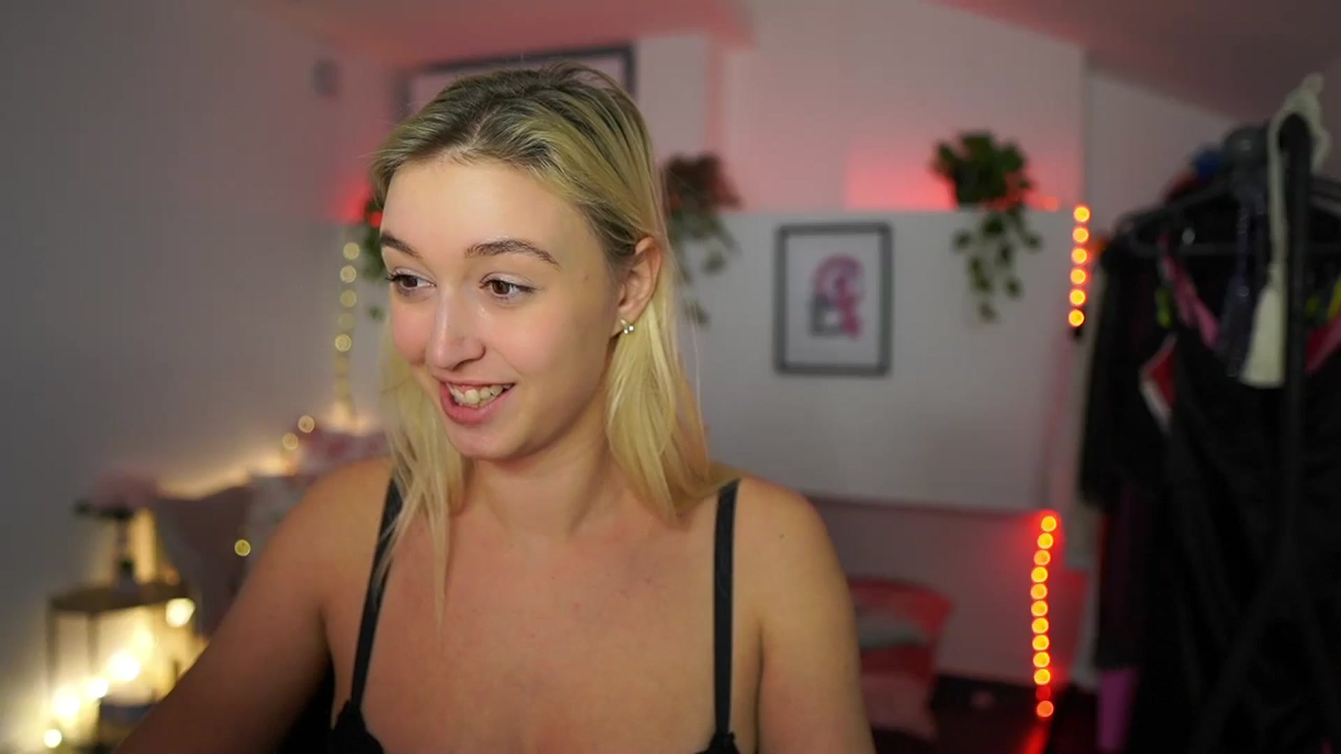 Gallery image thumbnail from Alexis__Texas's myfreecams stream on, 11/23/2024, 19:10 image 15 of 20