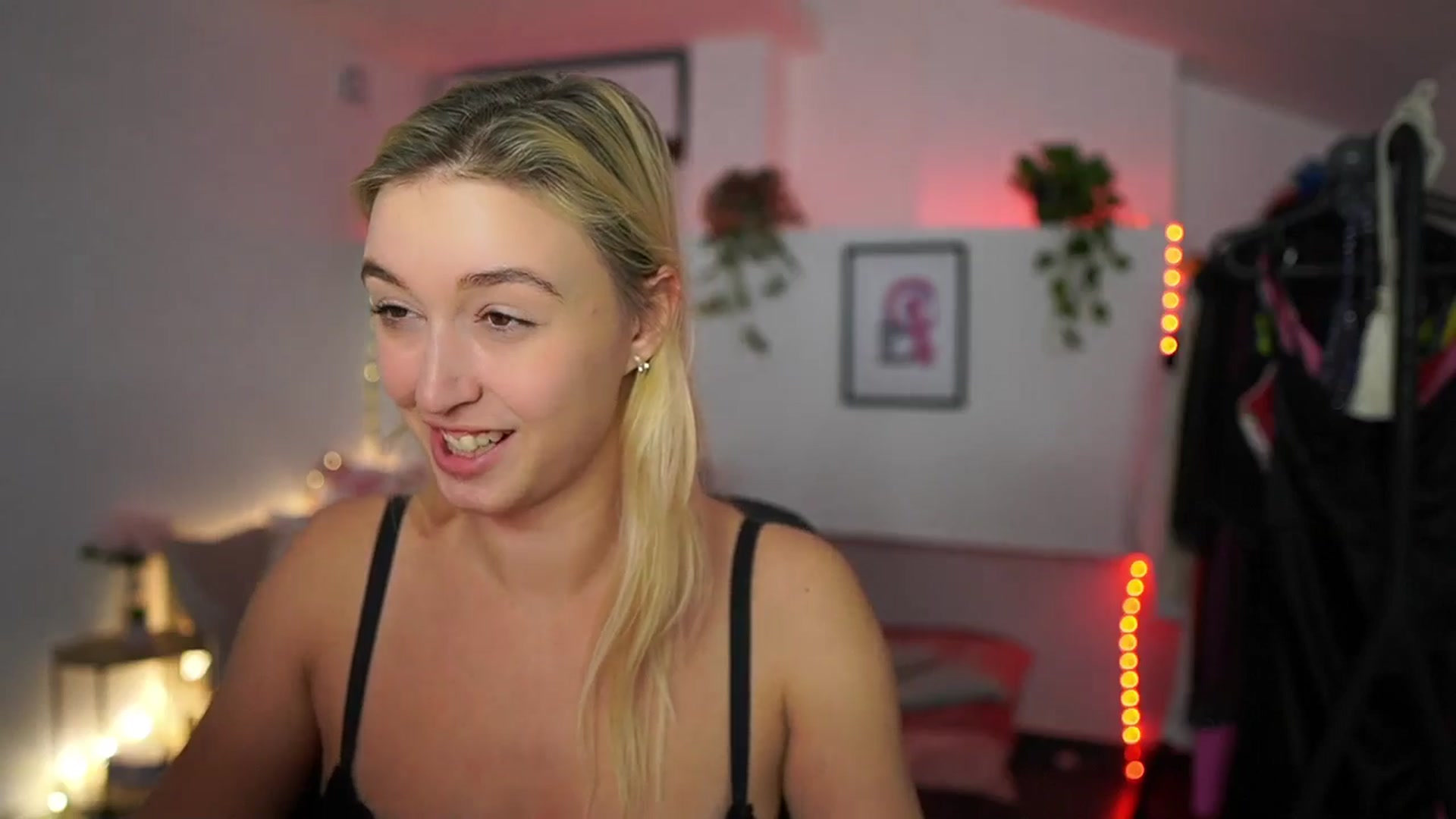 Gallery image thumbnail from Alexis__Texas's myfreecams stream on, 11/23/2024, 19:10 image 9 of 20