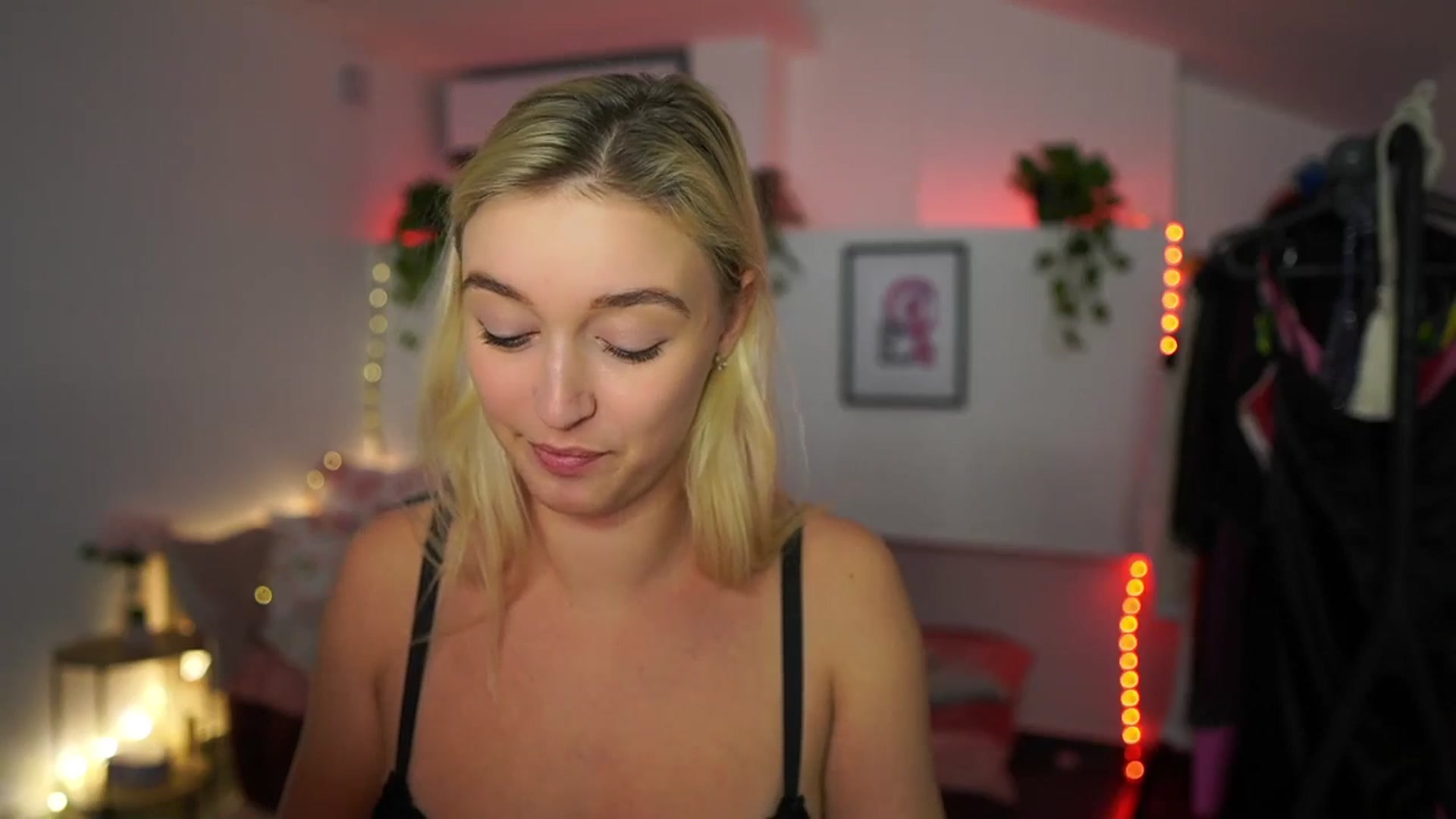 Gallery image thumbnail from Alexis__Texas's myfreecams stream on, 11/23/2024, 19:10 image 16 of 20