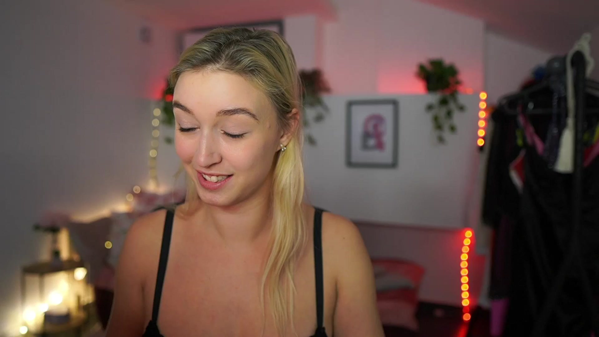 Gallery image thumbnail from Alexis__Texas's myfreecams stream on, 11/23/2024, 19:10 image 10 of 20