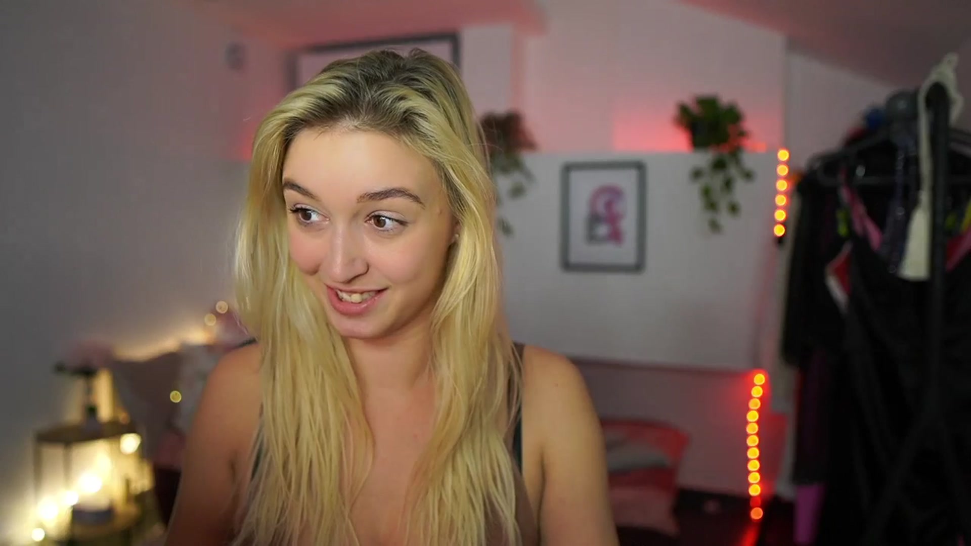 Gallery image thumbnail from Alexis__Texas's myfreecams stream on, 11/23/2024, 19:10 image 3 of 20
