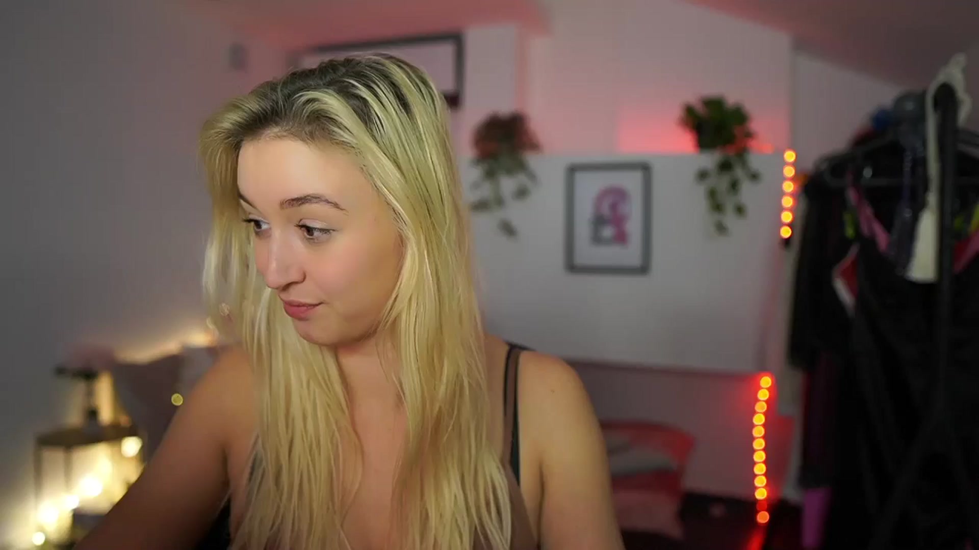 Gallery image thumbnail from Alexis__Texas's myfreecams stream on, 11/23/2024, 19:10 image 4 of 20