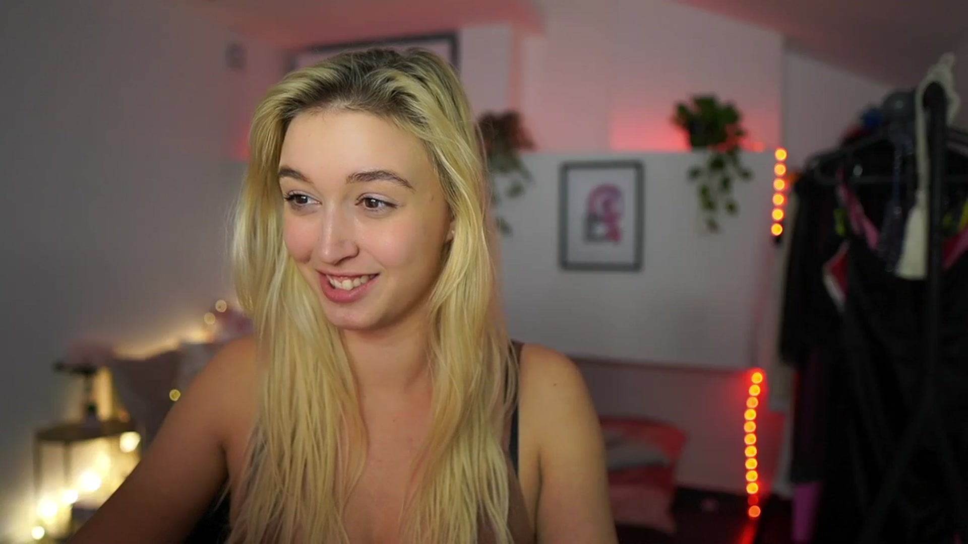 Gallery image thumbnail from Alexis__Texas's myfreecams stream on, 11/23/2024, 19:10 image 2 of 20