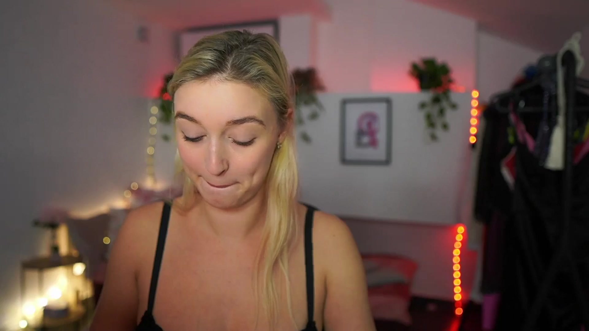 Gallery image thumbnail from Alexis__Texas's myfreecams stream on, 11/23/2024, 19:10 image 11 of 20