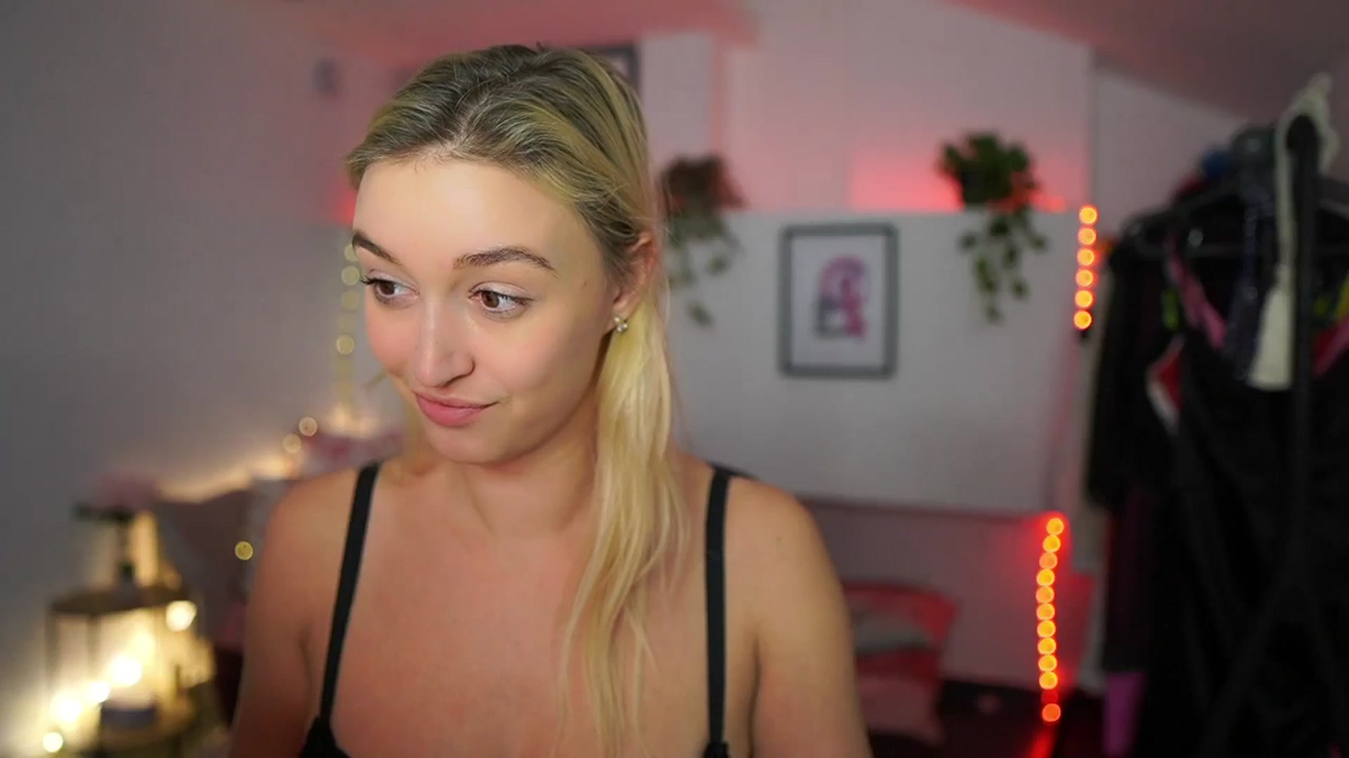 Gallery image thumbnail from Alexis__Texas's myfreecams stream on, 11/23/2024, 19:10 image 8 of 20