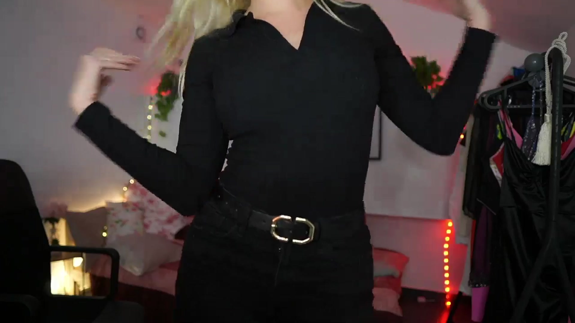 Gallery image thumbnail from Alexis__Texas's myfreecams stream on, 11/24/2024, 19:34 image 10 of 20