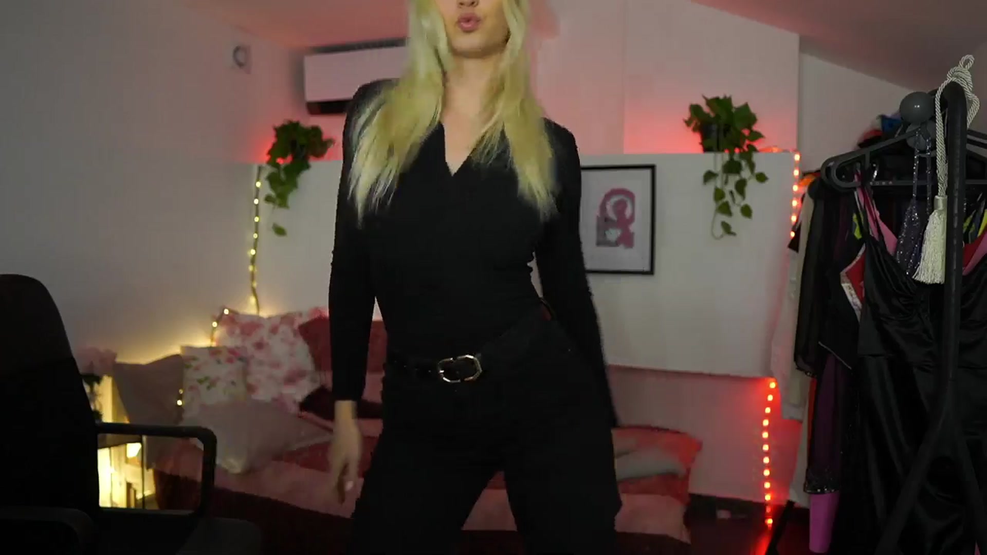 Gallery image thumbnail from Alexis__Texas's myfreecams stream on, 11/24/2024, 19:34 image 8 of 20