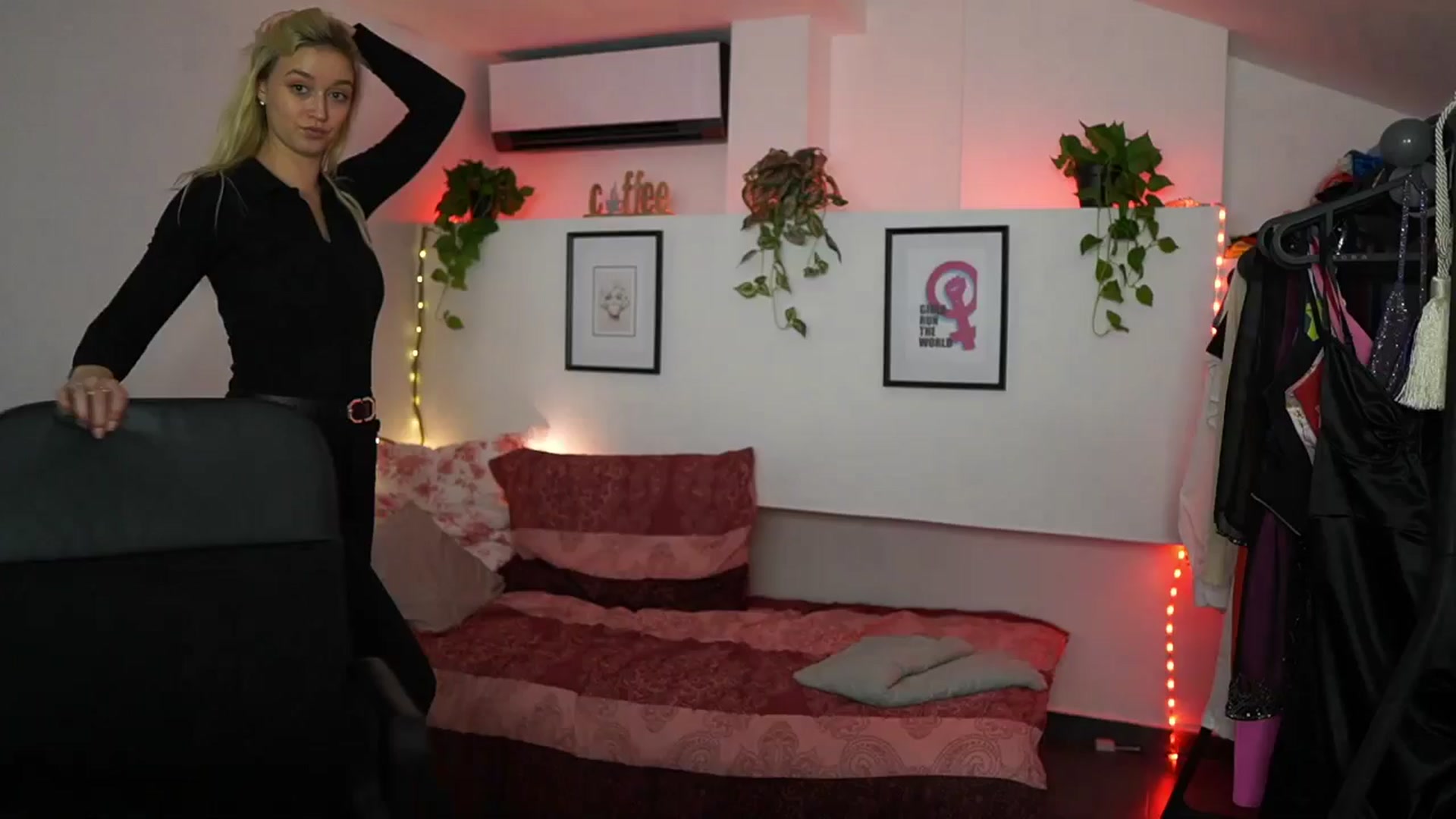 Gallery image thumbnail from Alexis__Texas's myfreecams stream on, 11/25/2024, 24:13 image 1 of 20