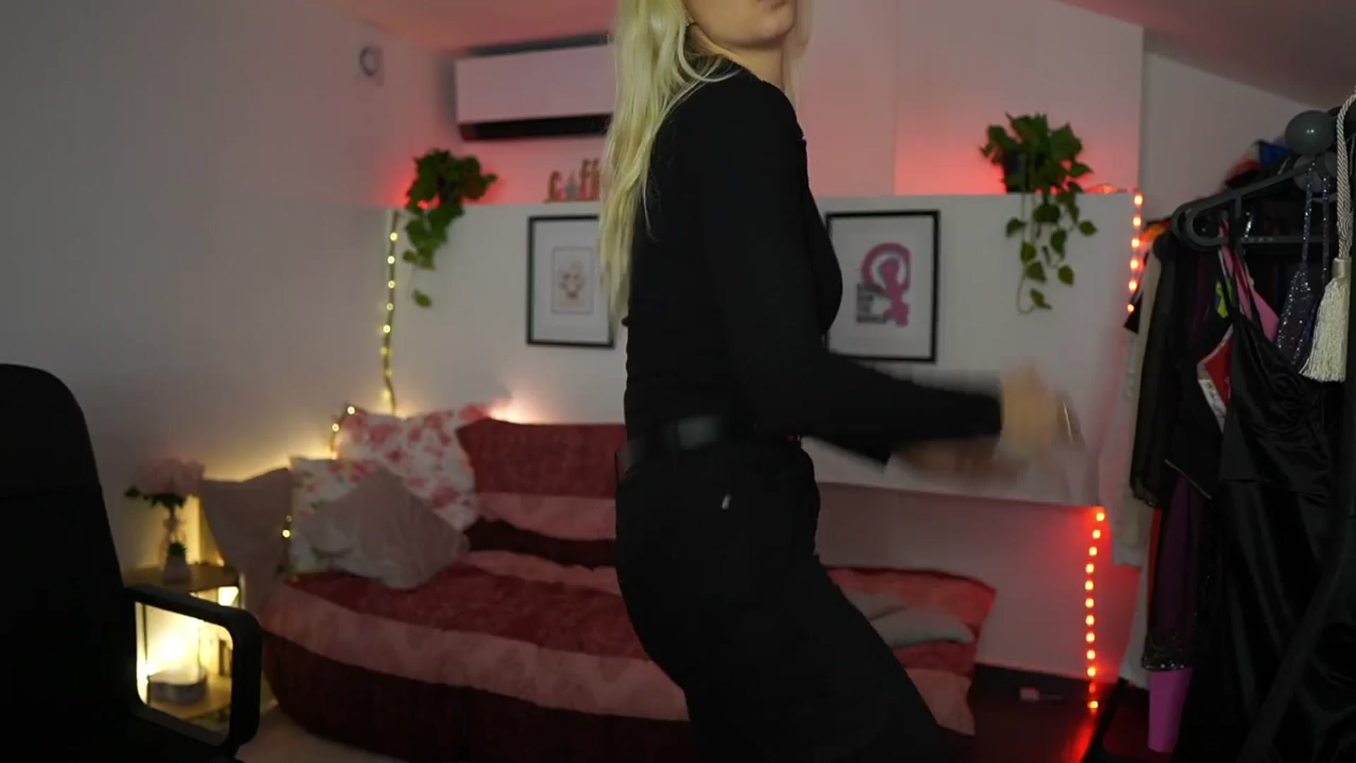 Gallery image thumbnail from Alexis__Texas's myfreecams stream on, 11/25/2024, 24:13 image 3 of 20