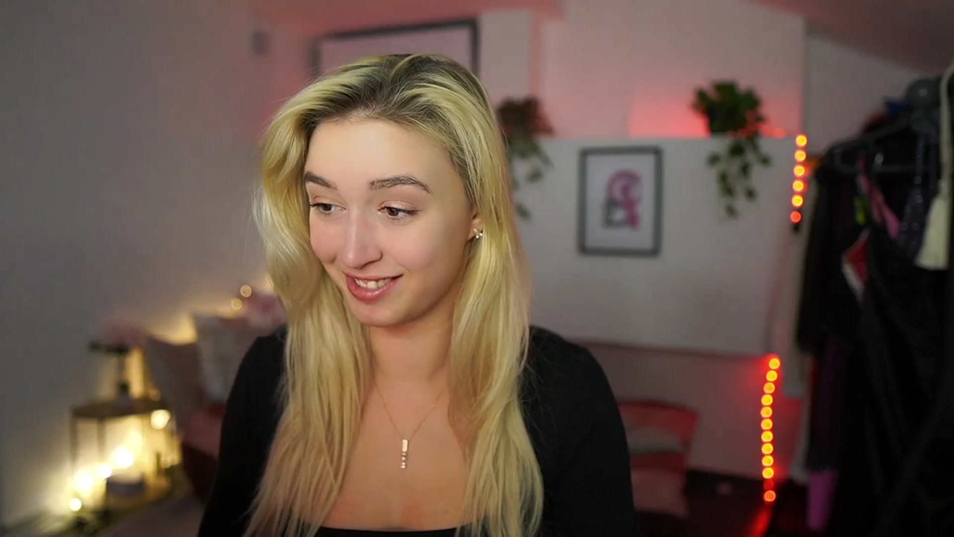 Gallery image thumbnail from Alexis__Texas's myfreecams stream on, 11/26/2024, 20:06 image 2 of 20