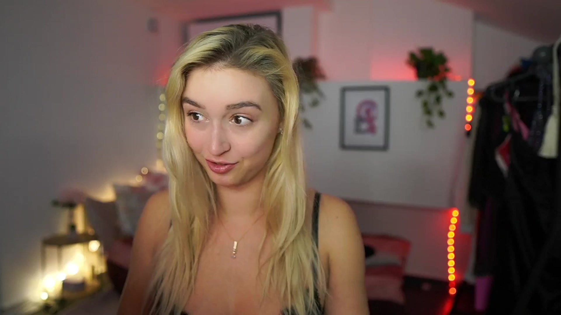 Gallery image thumbnail from Alexis__Texas's myfreecams stream on, 11/26/2024, 20:06 image 16 of 20