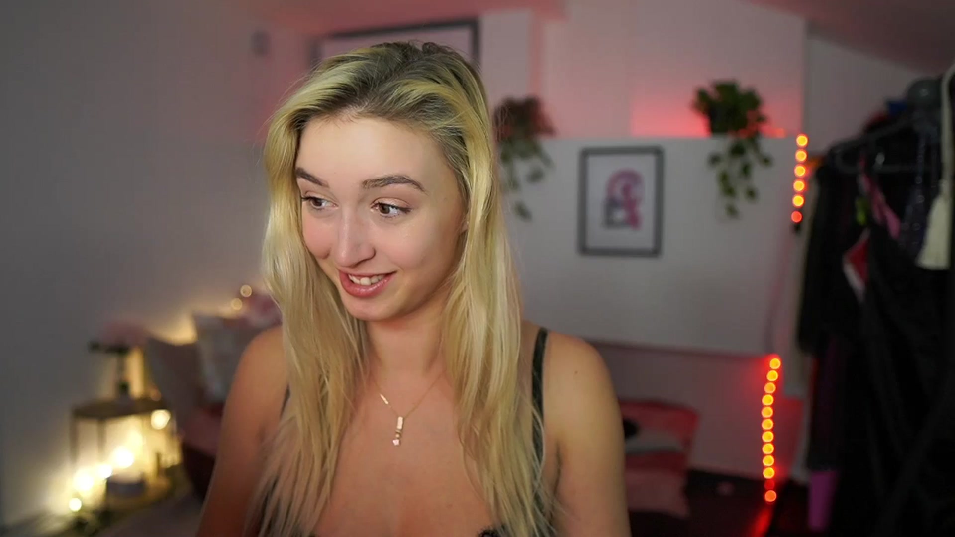 Gallery image thumbnail from Alexis__Texas's myfreecams stream on, 11/26/2024, 20:06 image 17 of 20