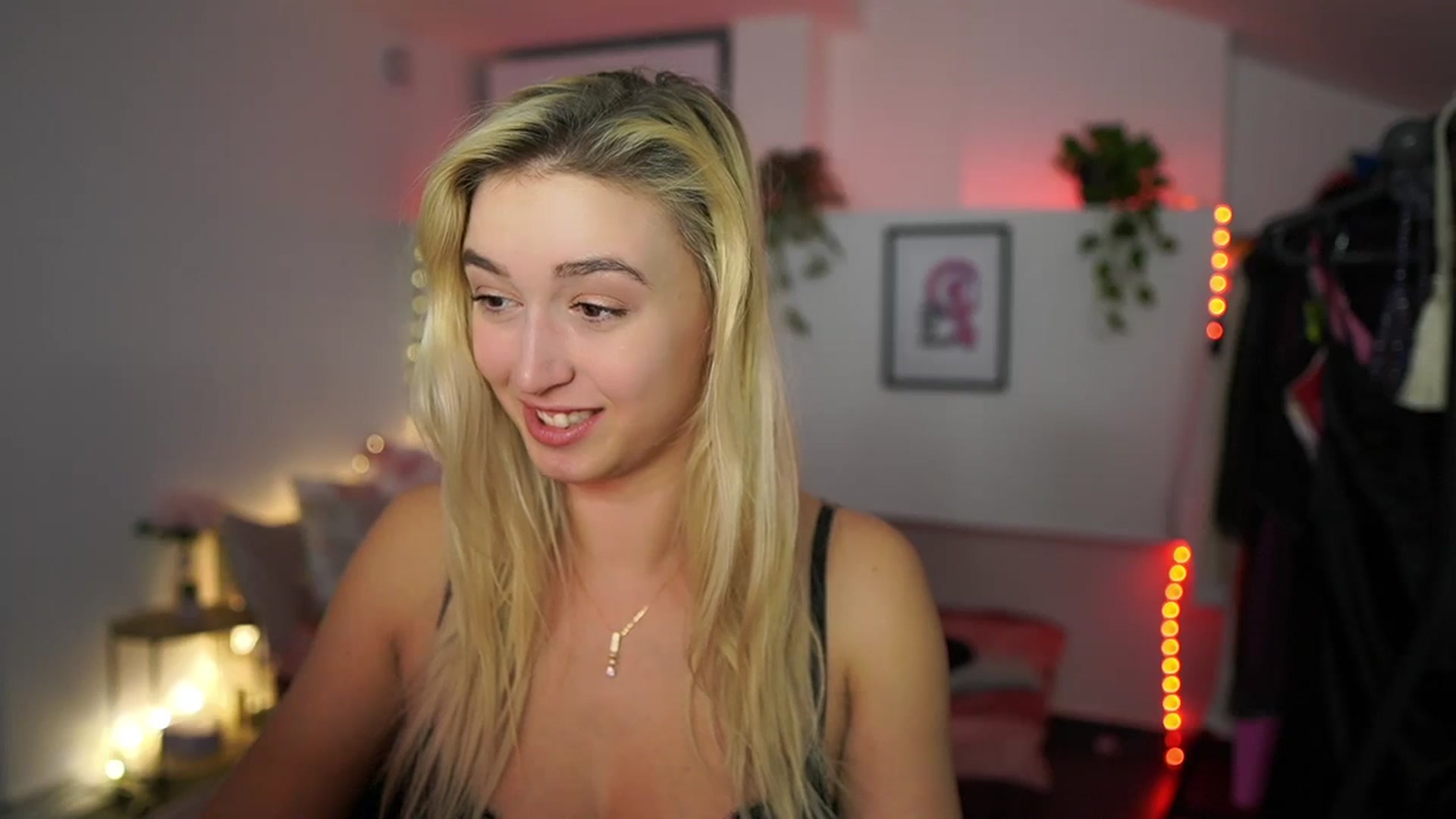 Gallery image thumbnail from Alexis__Texas's myfreecams stream on, 11/26/2024, 20:06 image 19 of 20