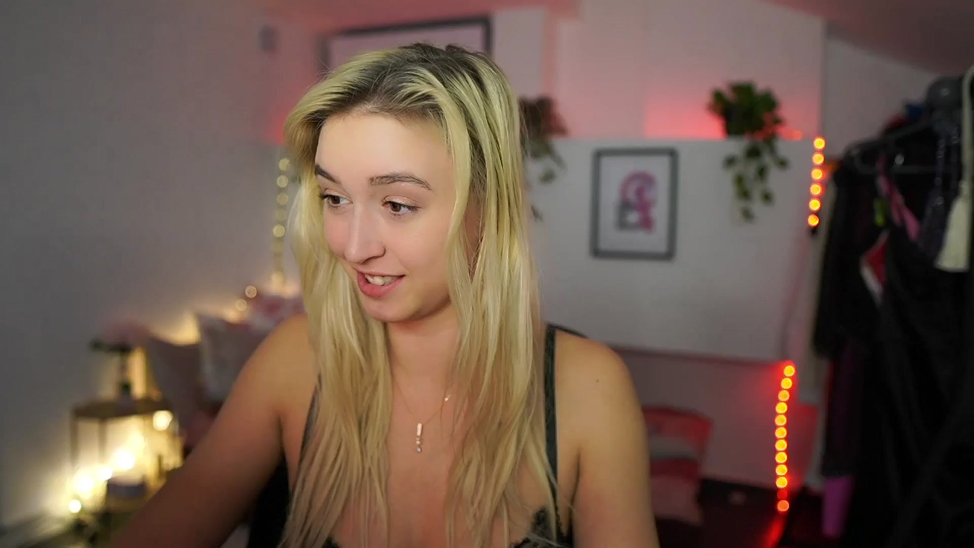Gallery image thumbnail from Alexis__Texas's myfreecams stream on, 11/26/2024, 21:43 image 4 of 20