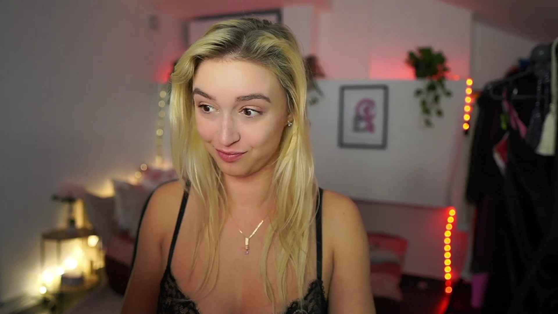 Gallery image thumbnail from Alexis__Texas's myfreecams stream on, 11/26/2024, 21:43 image 8 of 20