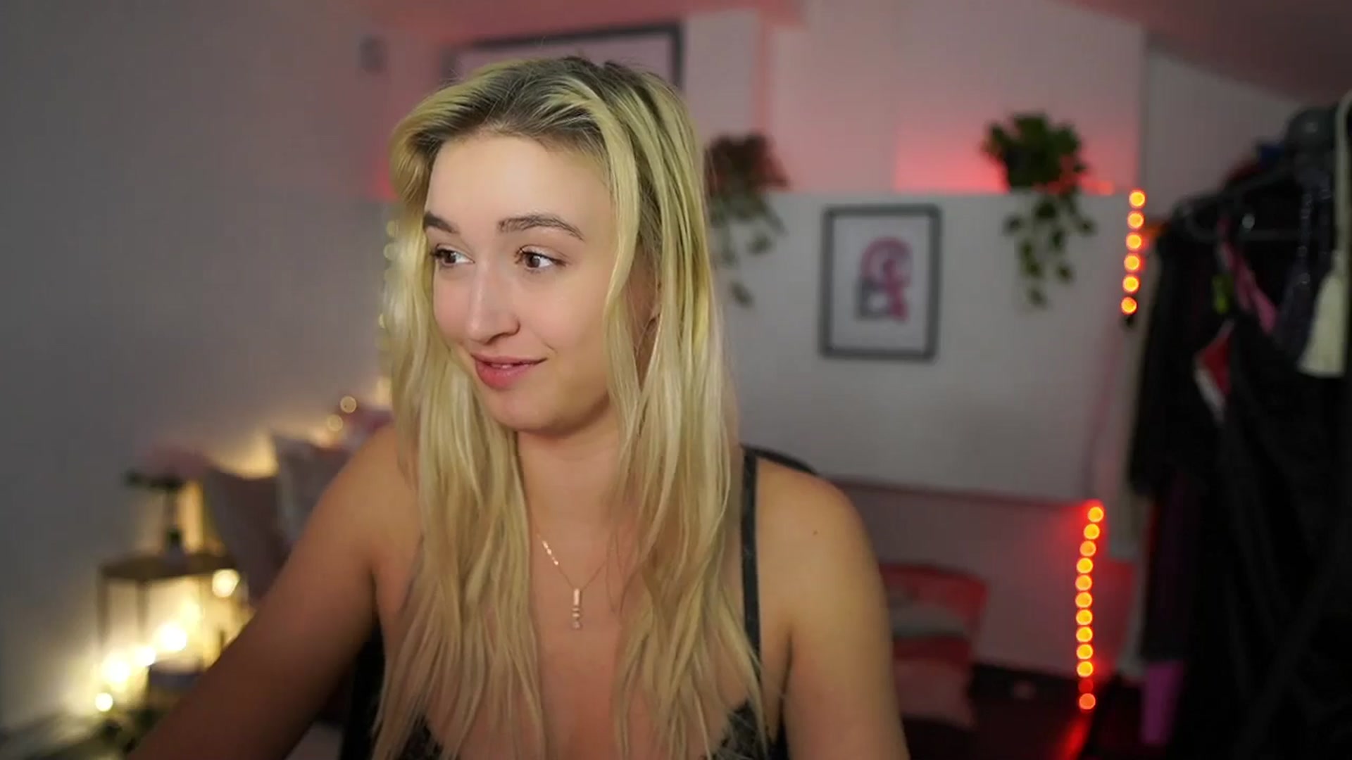 Gallery image thumbnail from Alexis__Texas's myfreecams stream on, 11/26/2024, 21:43 image 5 of 20