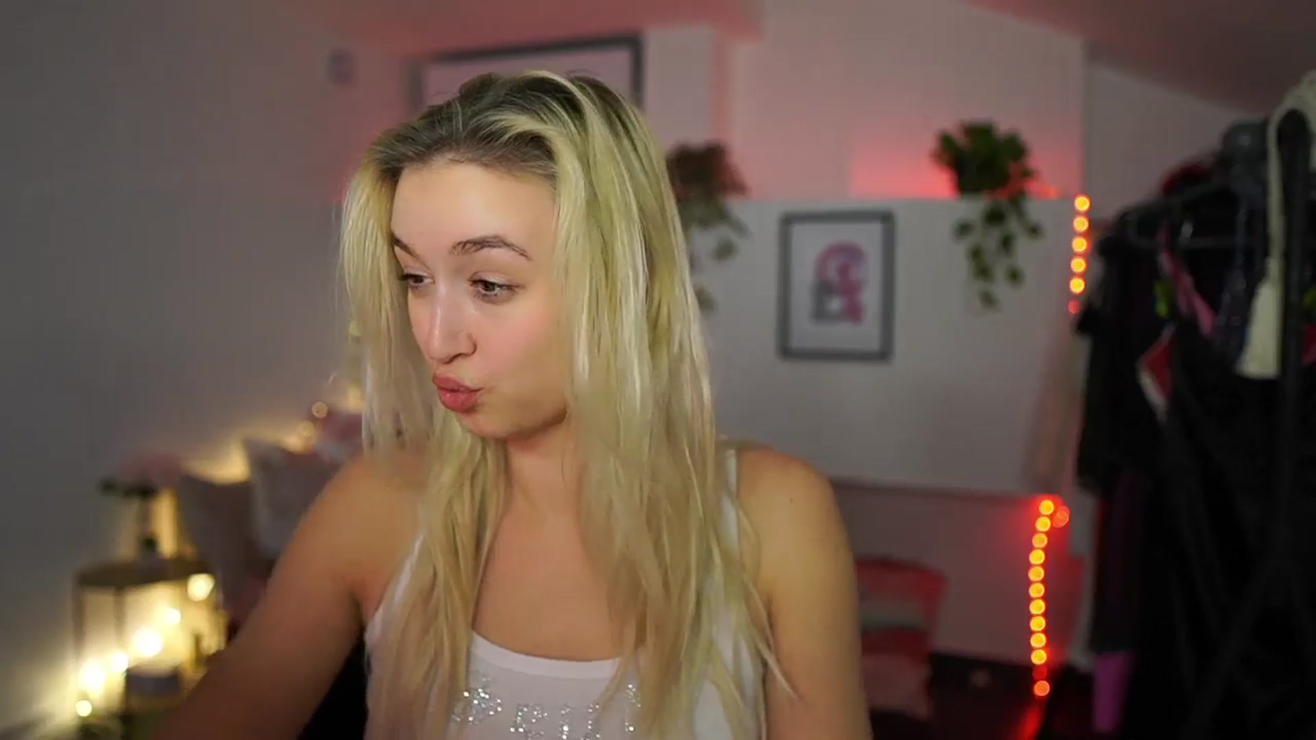 Gallery image thumbnail from Alexis__Texas's myfreecams stream on, 11/27/2024, 22:57 image 12 of 20