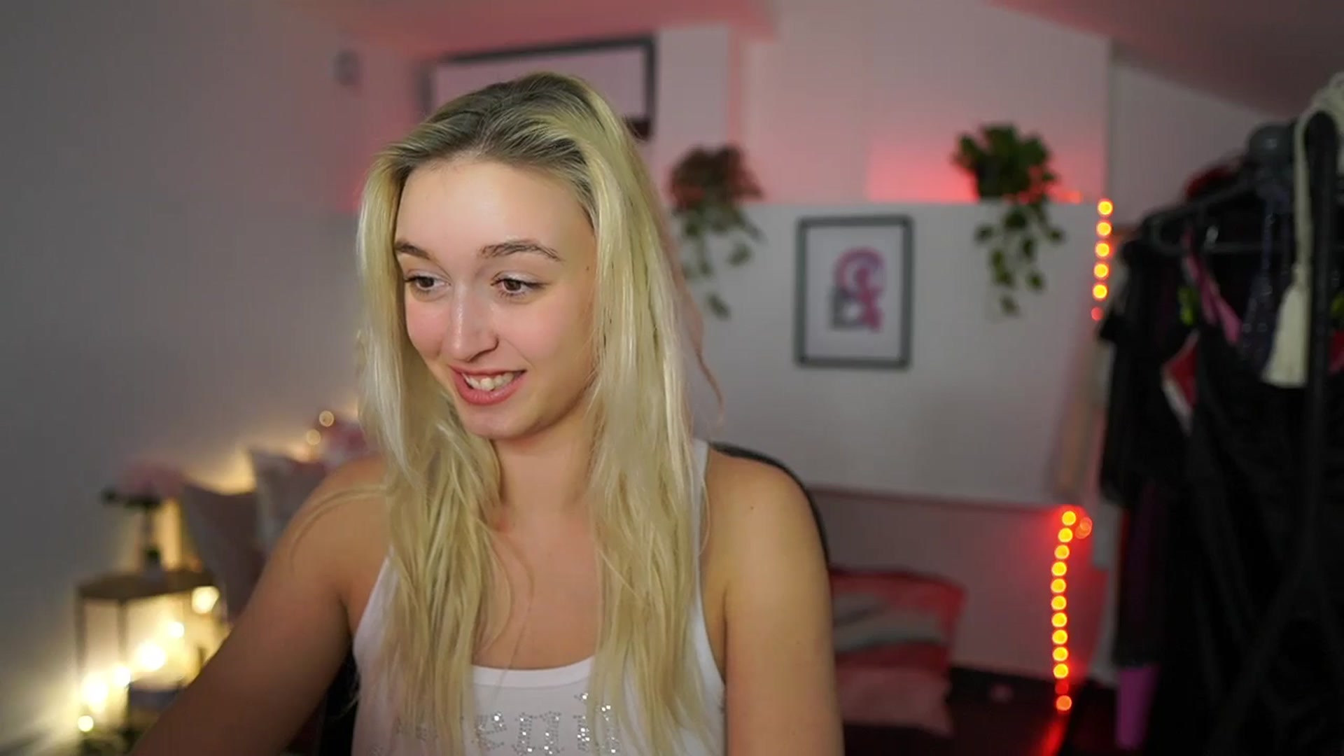 Gallery image thumbnail from Alexis__Texas's myfreecams stream on, 11/27/2024, 22:57 image 9 of 20
