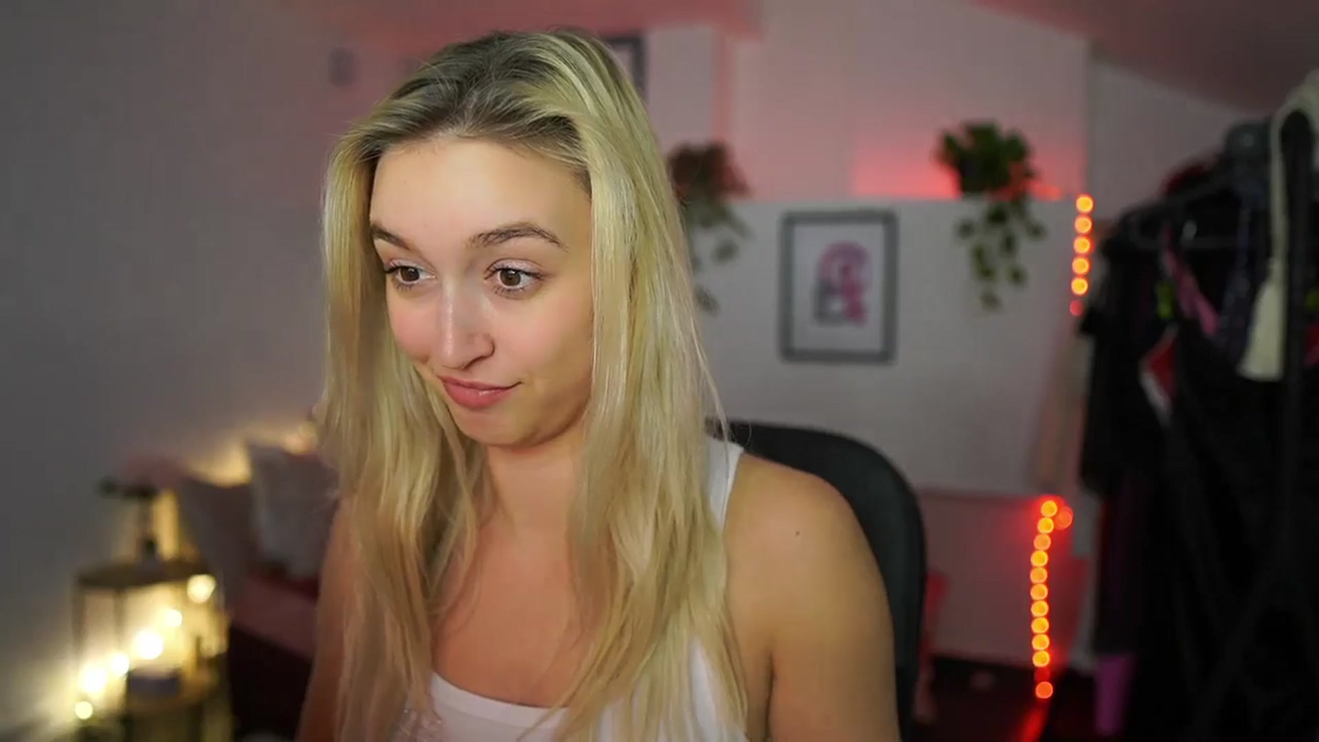 Gallery image thumbnail from Alexis__Texas's myfreecams stream on, 11/27/2024, 22:57 image 14 of 20