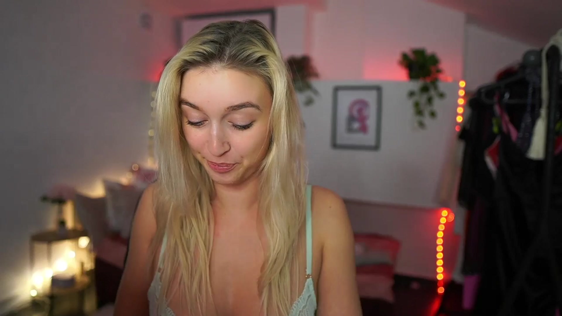 Gallery image thumbnail from Alexis__Texas's myfreecams stream on, 11/28/2024, 24:32 image 13 of 20