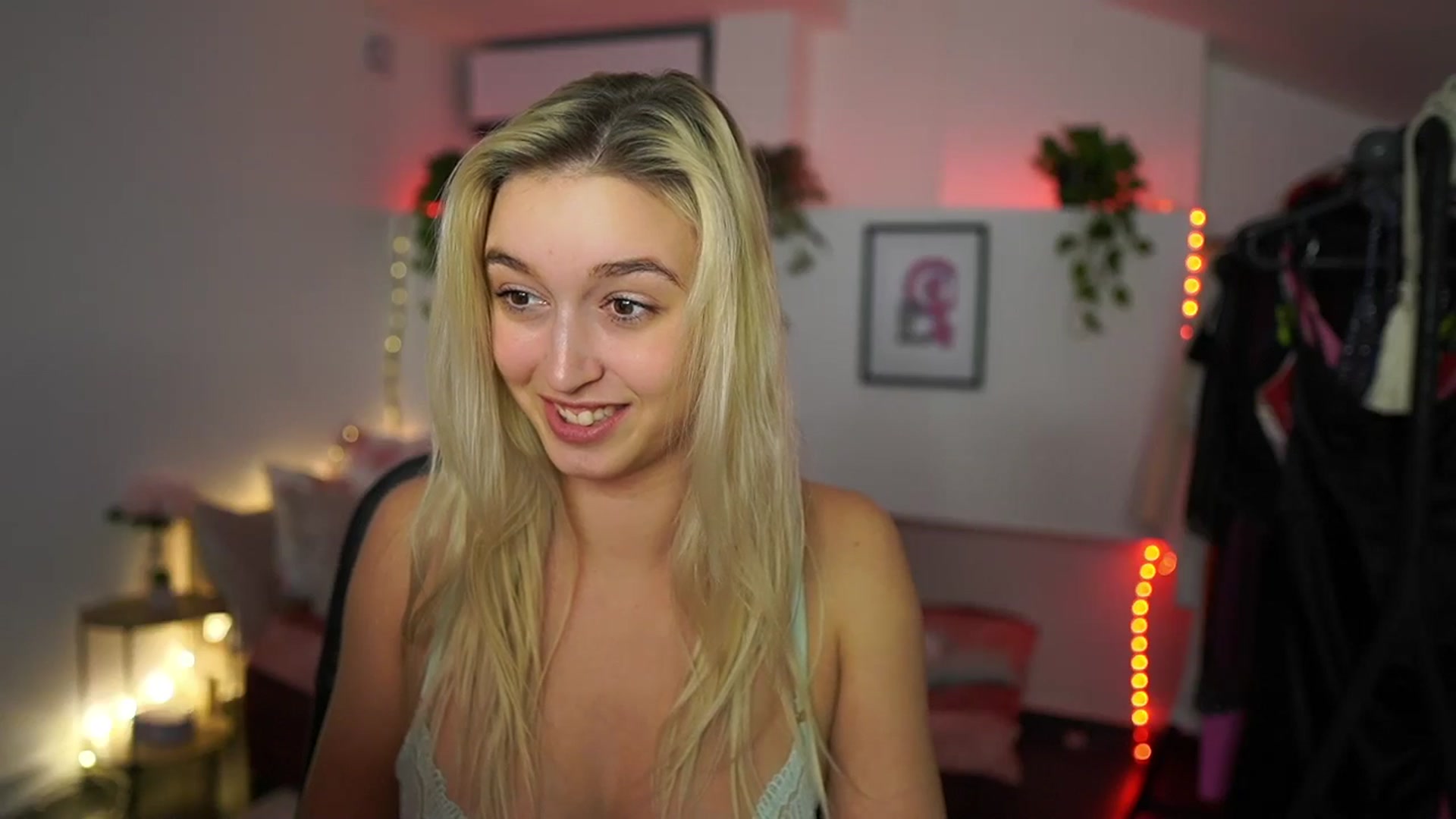 Gallery image thumbnail from Alexis__Texas's myfreecams stream on, 11/28/2024, 24:32 image 2 of 20