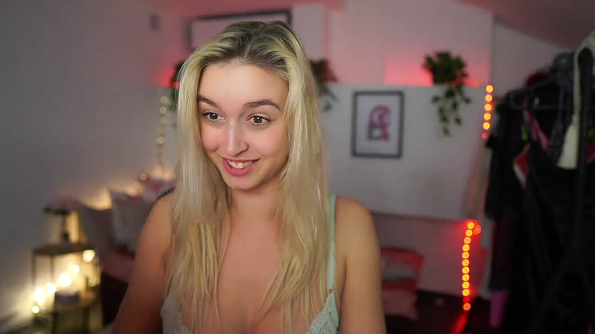 Gallery image thumbnail from Alexis__Texas's myfreecams stream on, 11/28/2024, 24:32 image 11 of 20